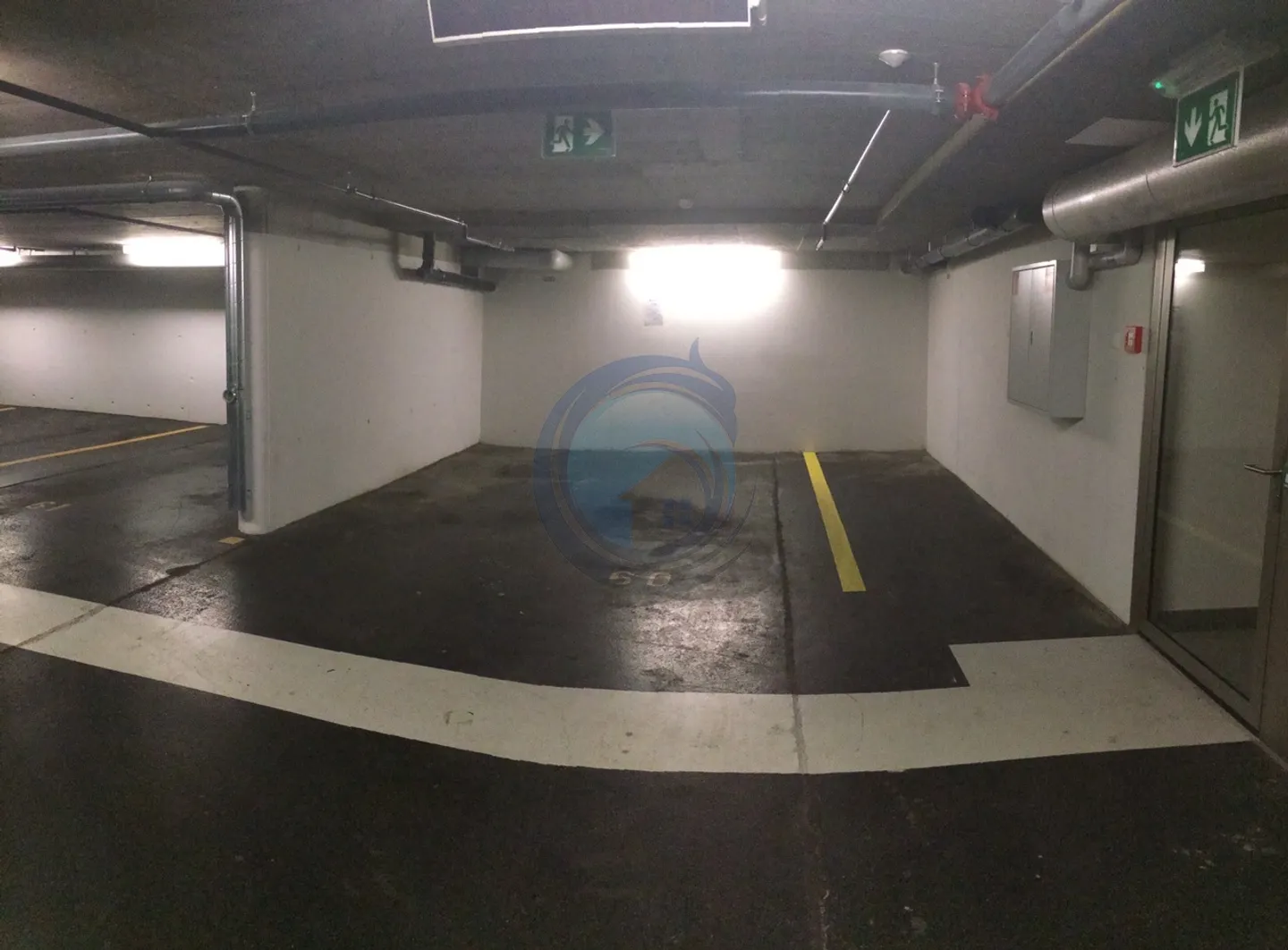 Innenparkplatz für Motorräder - Foto 2 von 4