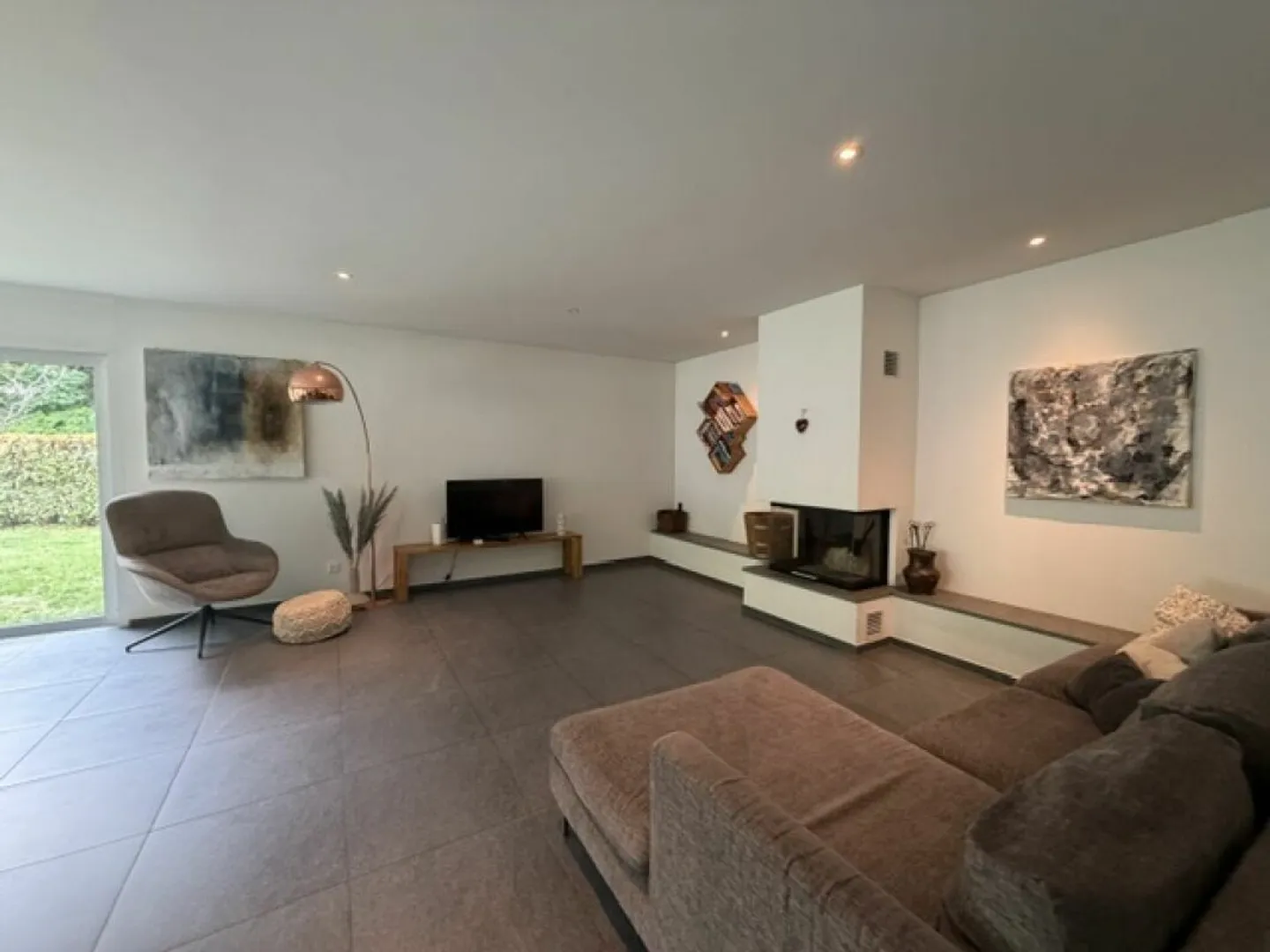 Modern Single-Family Home - Photo 7 of 23