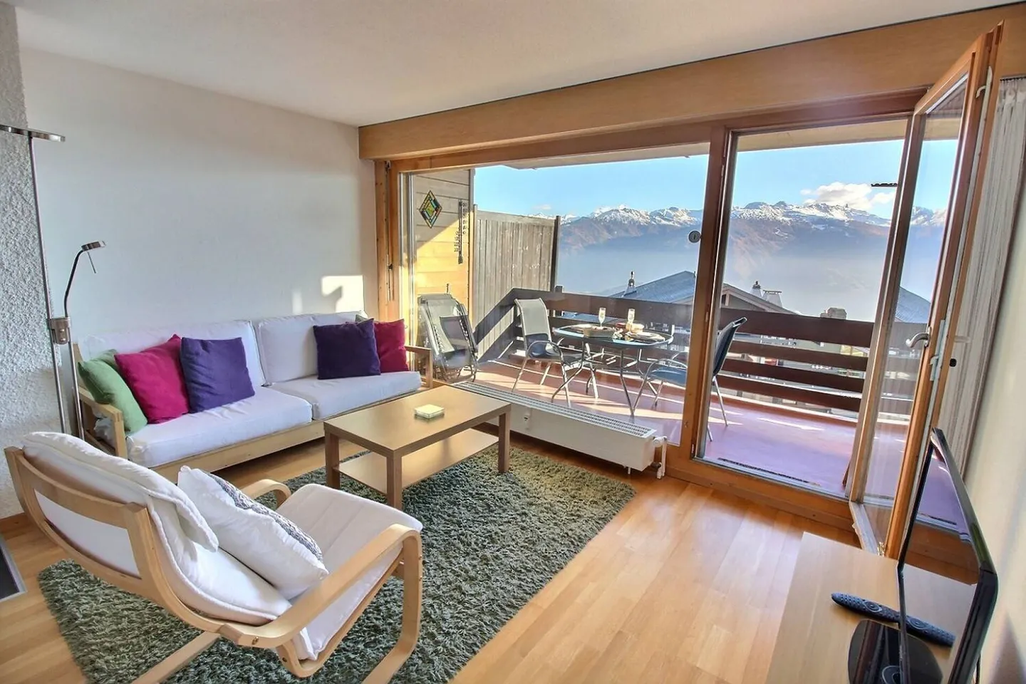 AV 15/Lion - 311 Weekly Rental - Photo 2 of 13