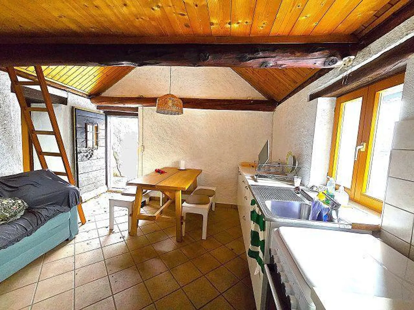2 Rustici con Grande Terreno in una Posizione Molto Tranquilla e Soleggiata con Bella Vista - Foto 5 di 32