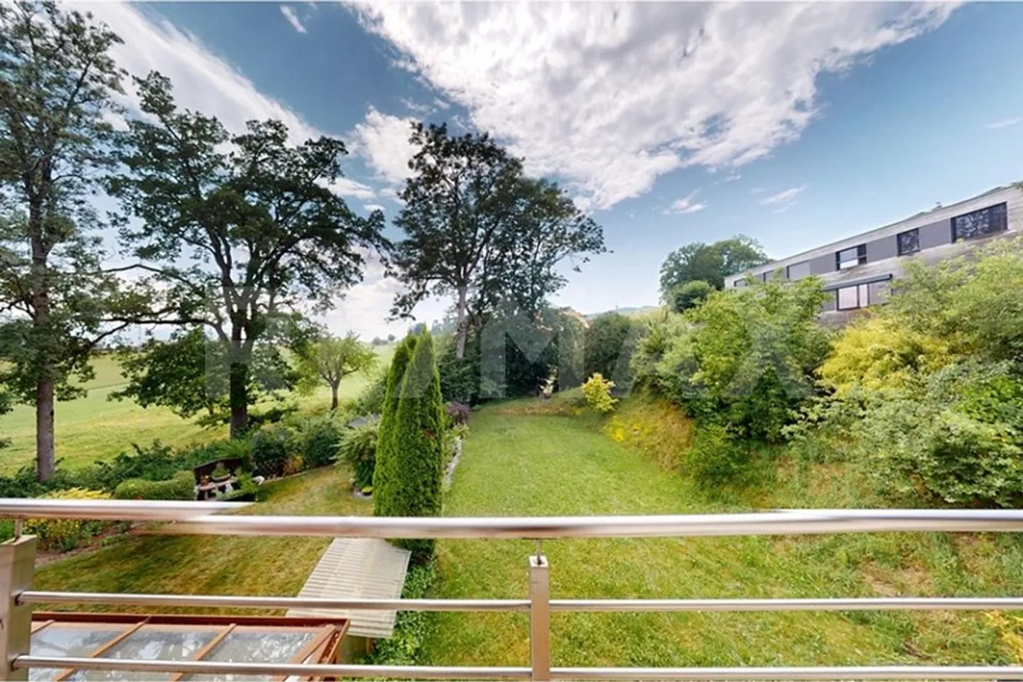 Un écrin de lumière avec grand jardin privatif - Photo 2 of 6