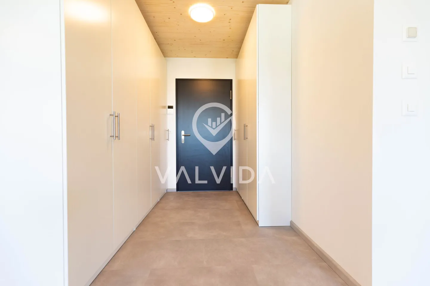 Appartamento 2.5 locali con balcone, posto auto e cantina - Foto 7 di 9