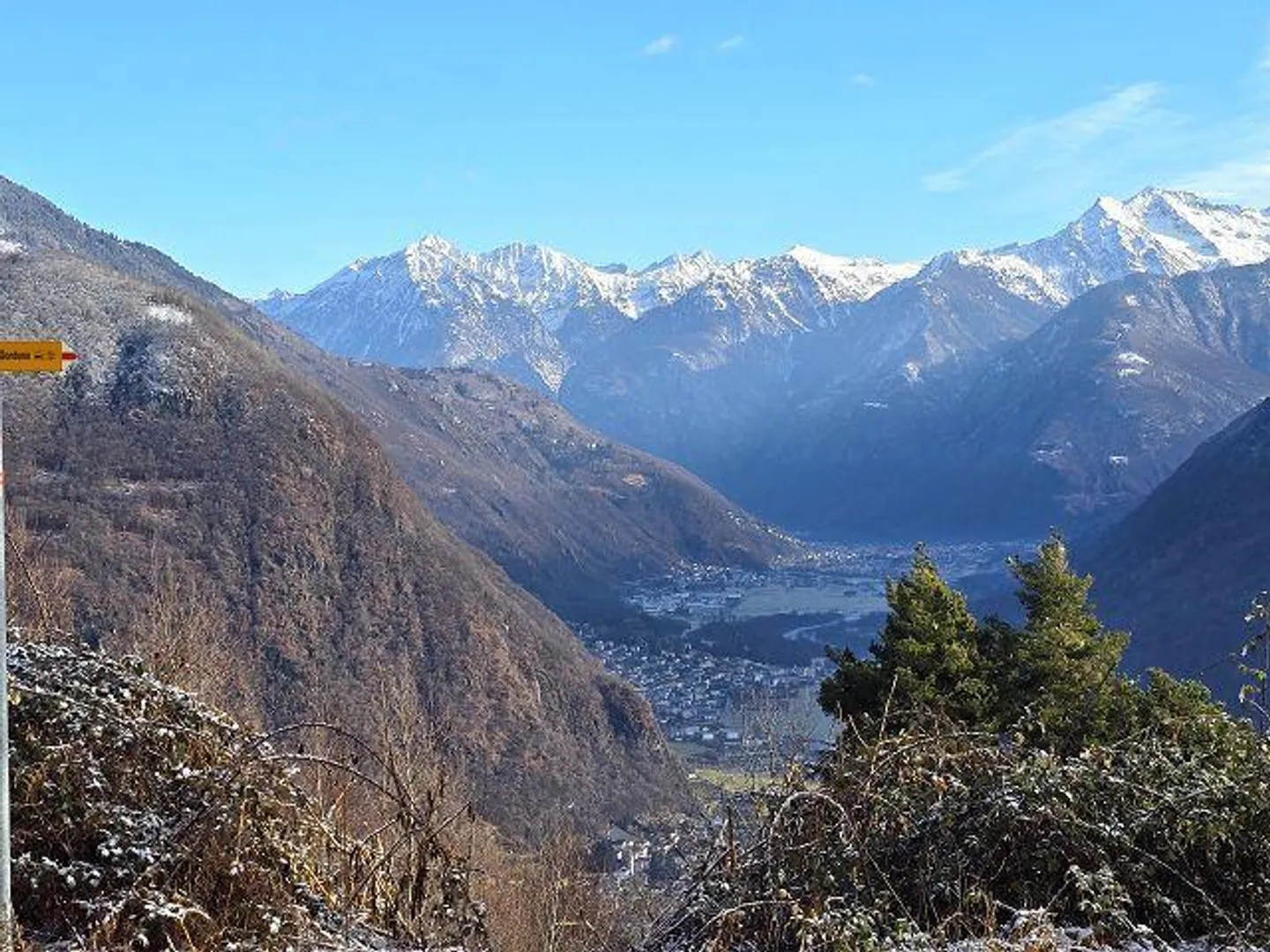 2 Rustici con Grande Terreno in una Posizione Molto Tranquilla e Soleggiata con Bella Vista - Foto 12 di 32