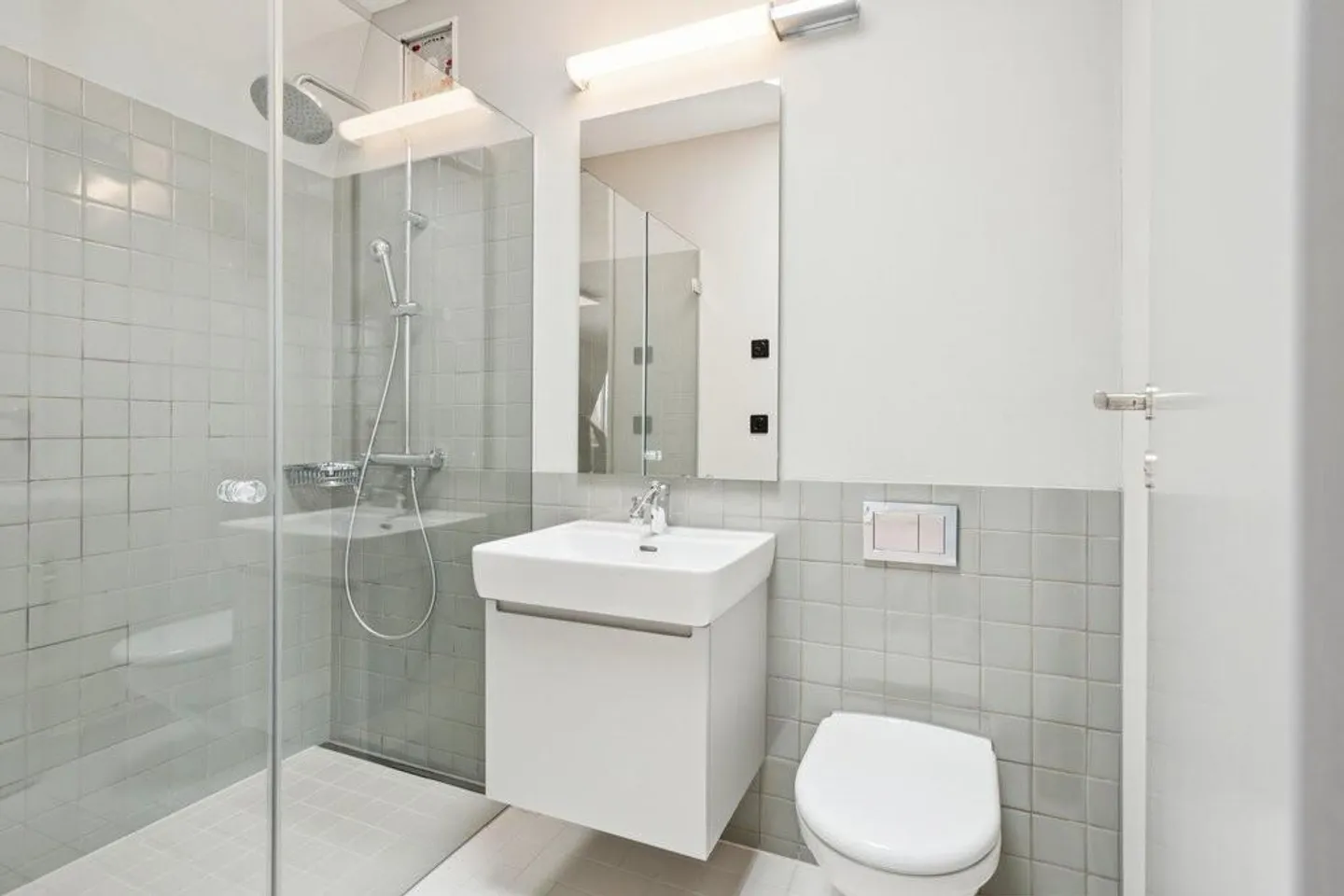 Appartement en attique de 3,5 pièces à Zurich à louer dans un endroit calme - Photo 3 sur 9