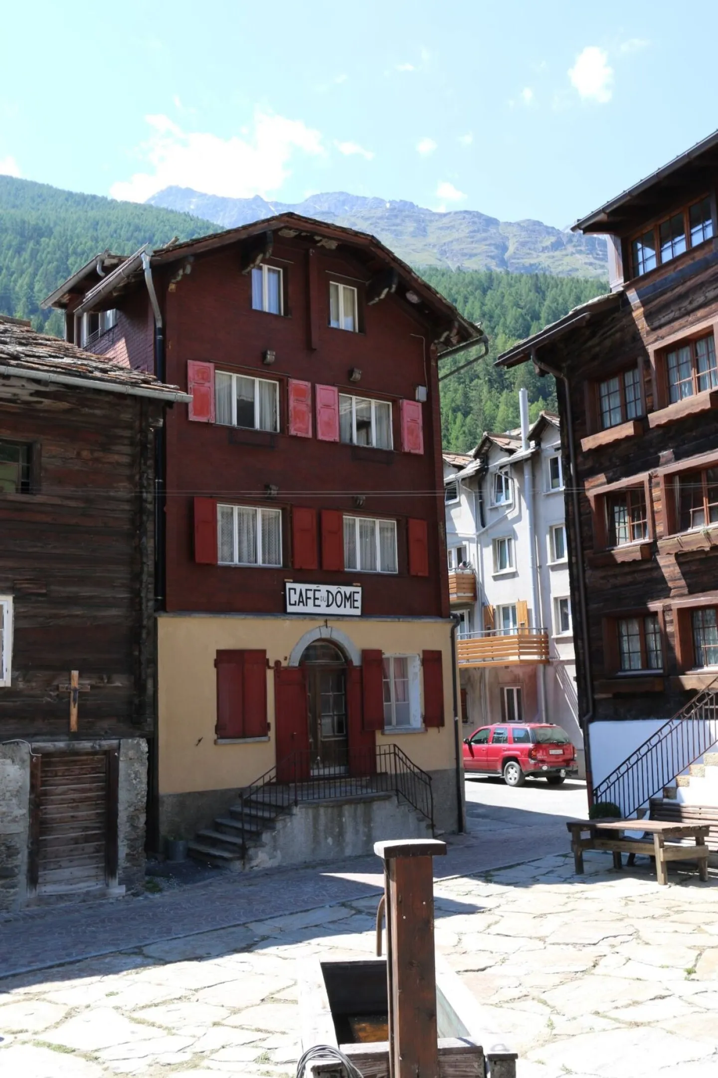 Appartement de 2,5 pièces dans l'ancien Café du DOM à Saas-Grund VS - Photo 2 sur 10