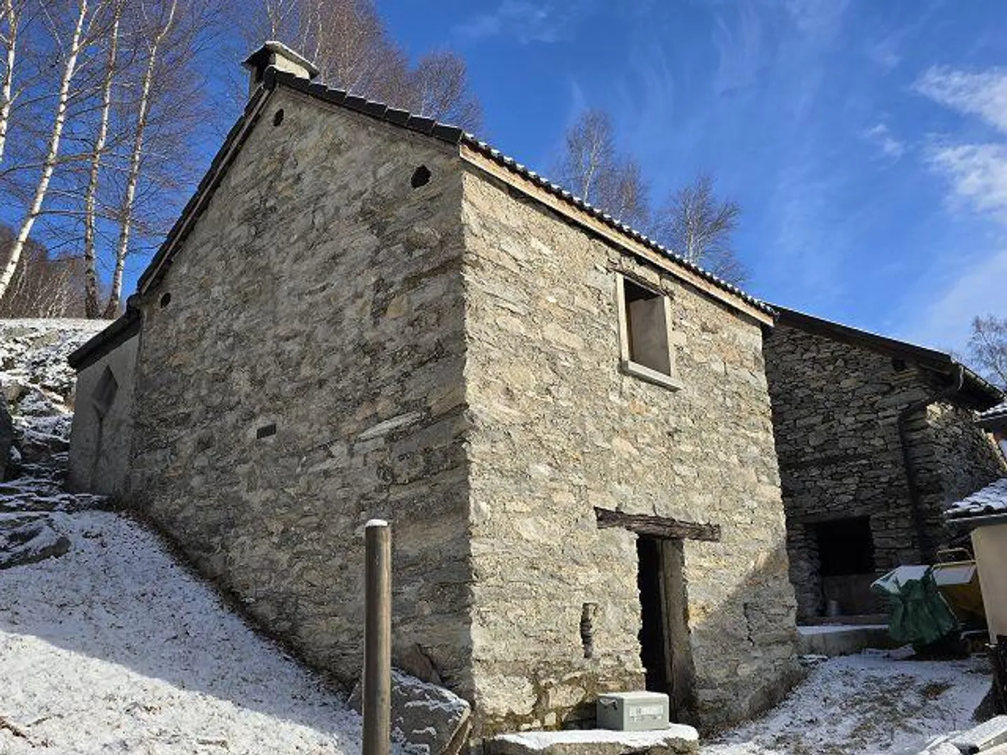 2 Rustici con Grande Terreno in una Posizione Molto Tranquilla e Soleggiata con Bella Vista - Foto 22 di 32