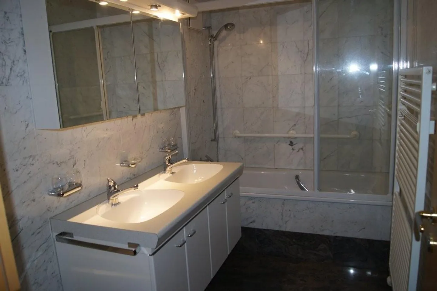 Belle appartement de 3,5 pièces à Kirchberg à louer - Photo 9 sur 11