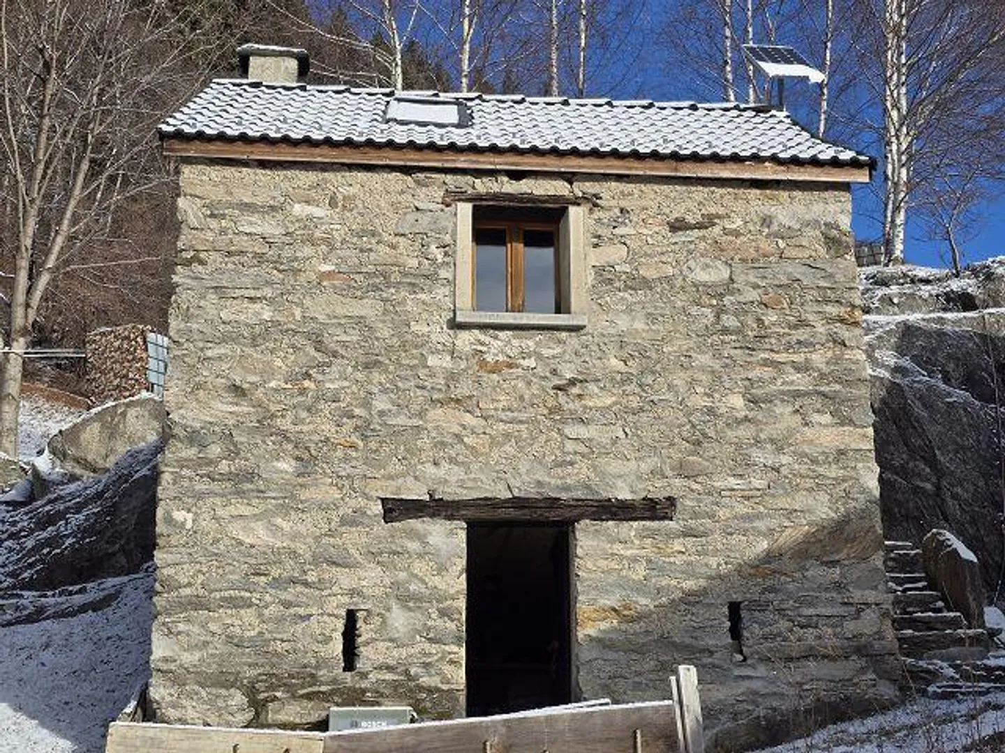 2 Rustici con Grande Terreno in una Posizione Molto Tranquilla e Soleggiata con Bella Vista - Foto 26 di 32