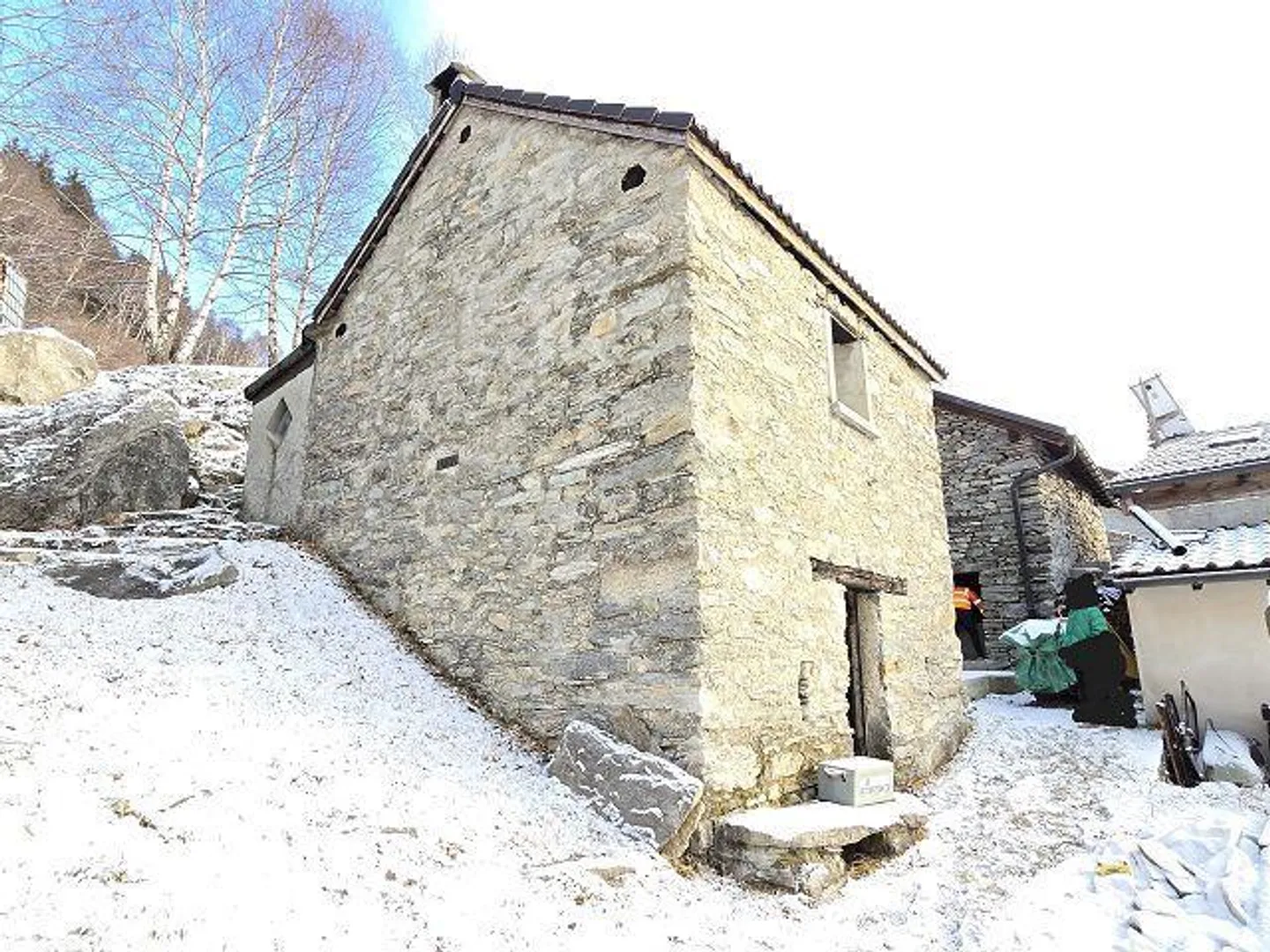 2 Rustici con Grande Terreno in una Posizione Molto Tranquilla e Soleggiata con Bella Vista - Foto 27 di 32
