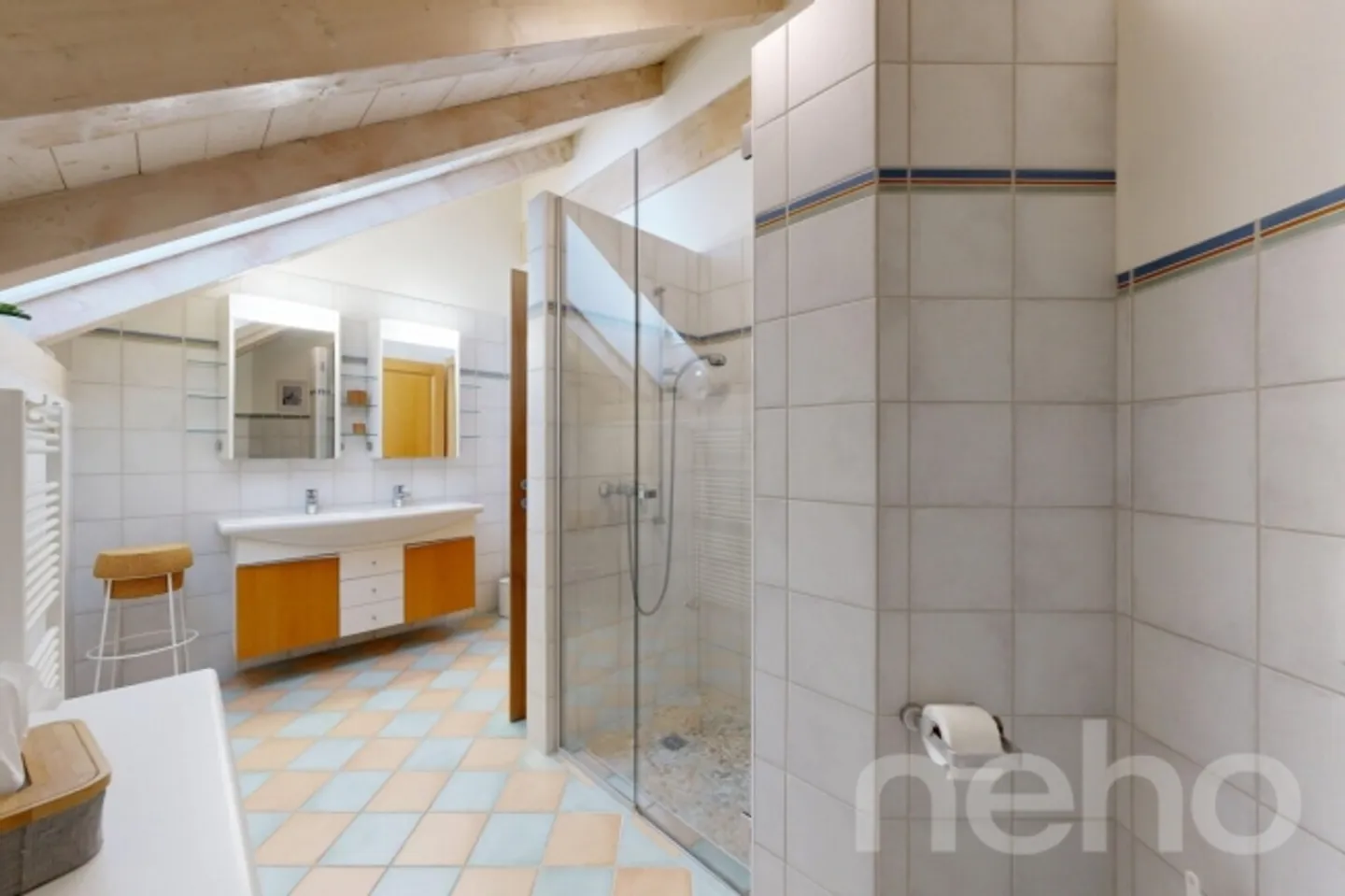Stunning 6.5-room house with large volumes, terrace, and garden - Photo 11 of 13