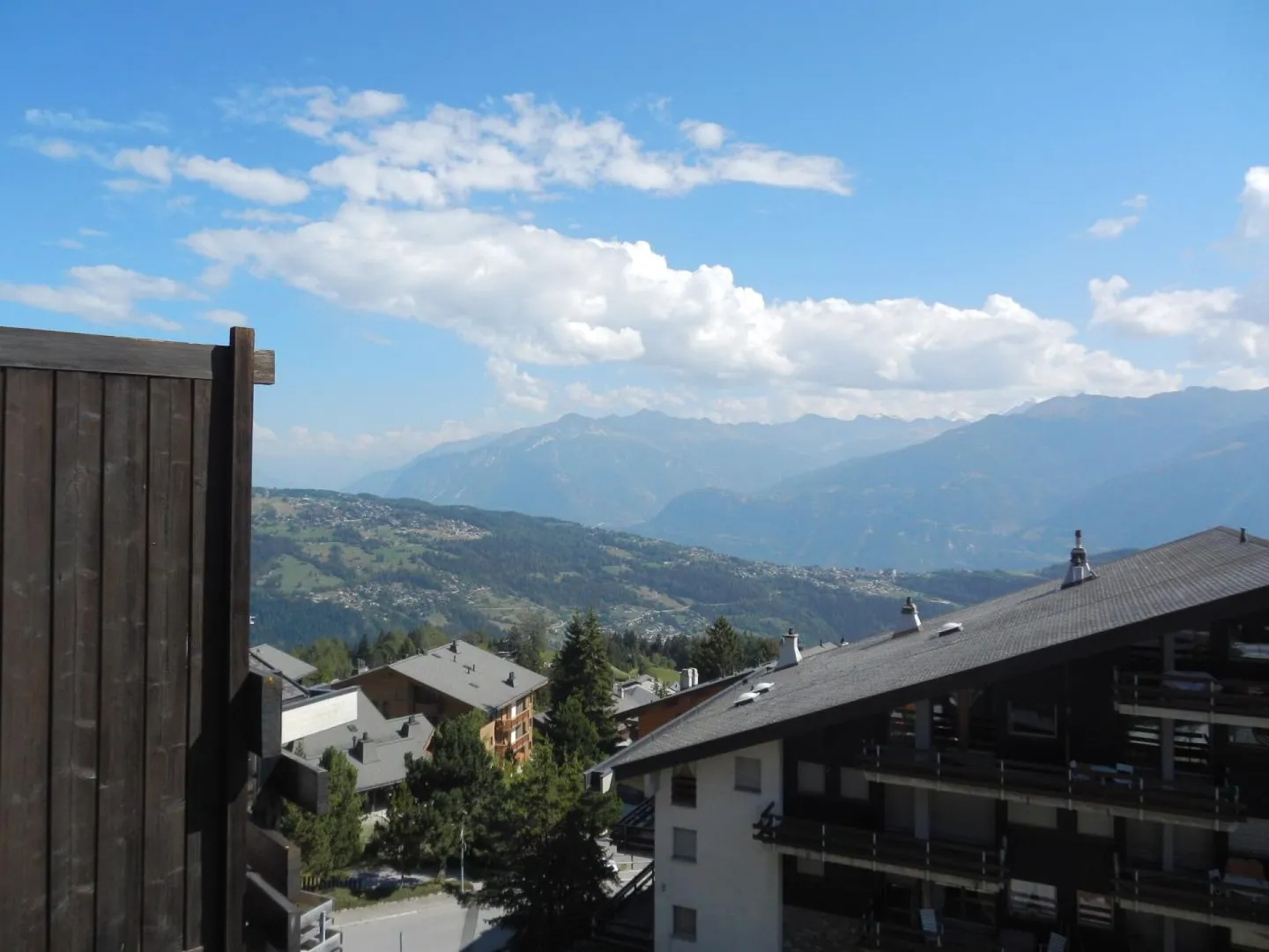 AV 15/Lion - 311 Weekly Rental - Photo 8 of 13