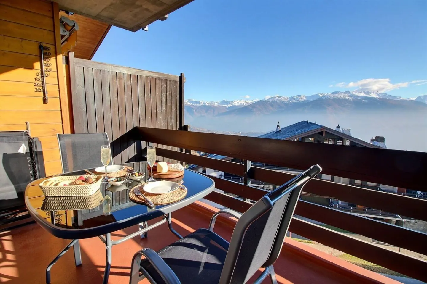 AV 15/Lion - 311 Weekly Rental - Photo 9 of 13