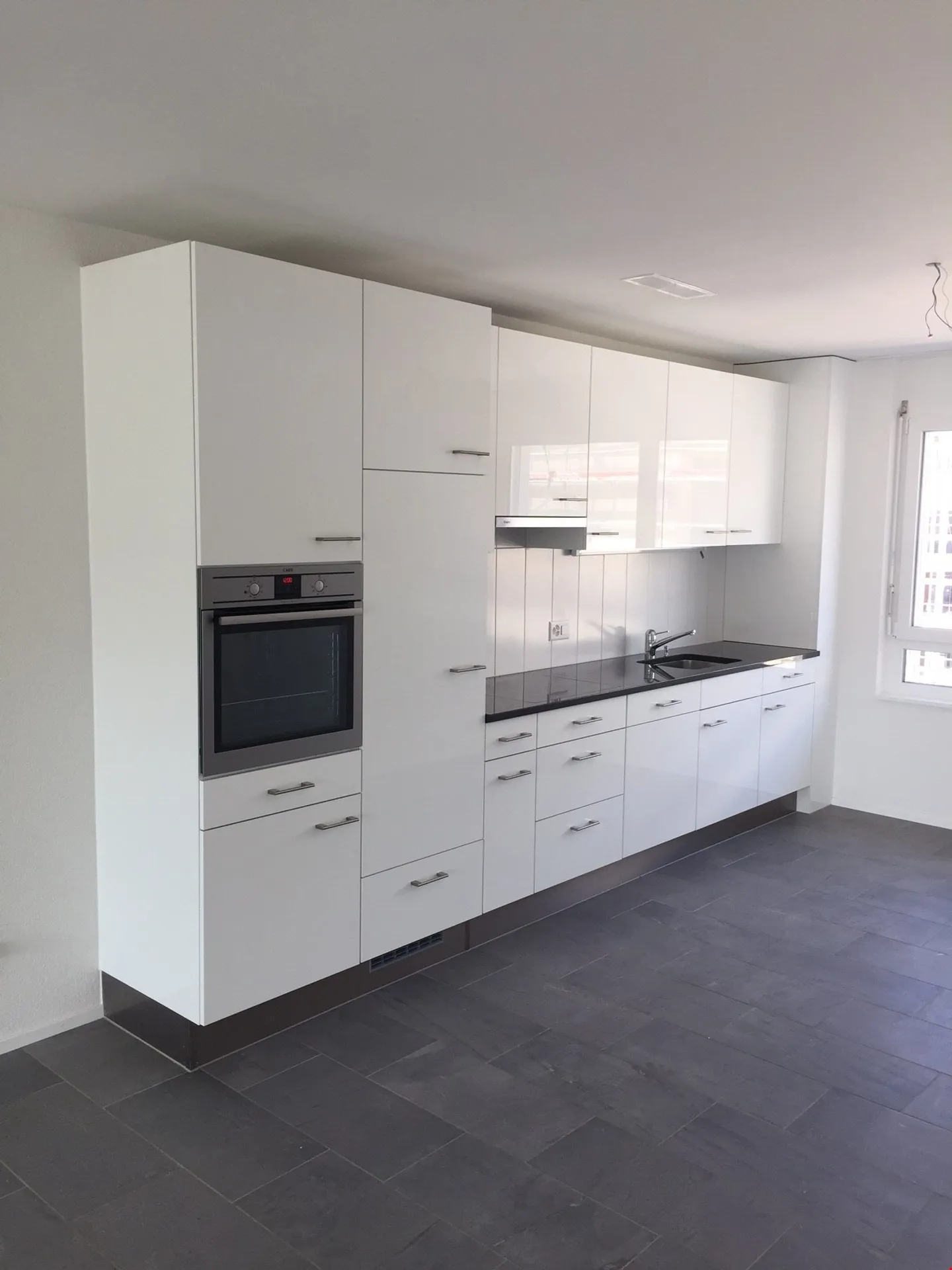 Appartamento soleggiato di 3,5 stanze con loggia - Foto 3 di 6