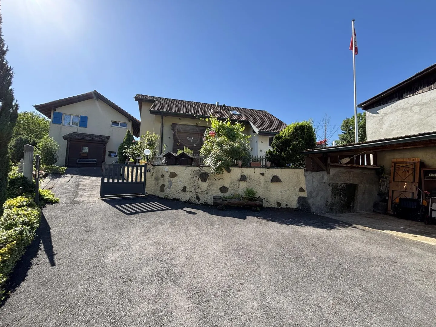 Rare: 2 Houses with Solar System + Heat Pump · Pool · 5 Minutes from Yverdon - Photo 1 of 20