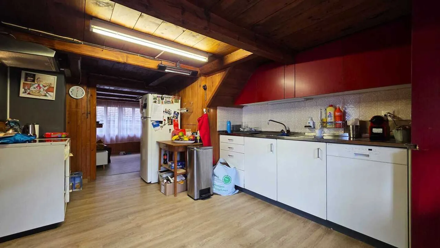 Casa rustica bifamiliare con PV, potenziale e fascino - Foto 6 di 13