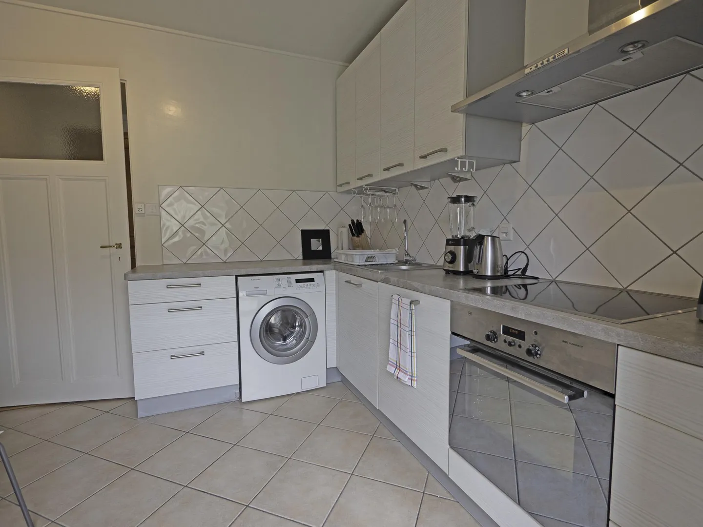 Bel appartement de 2 pièces au dernier étage avec balcon... - Photo 3 sur 9