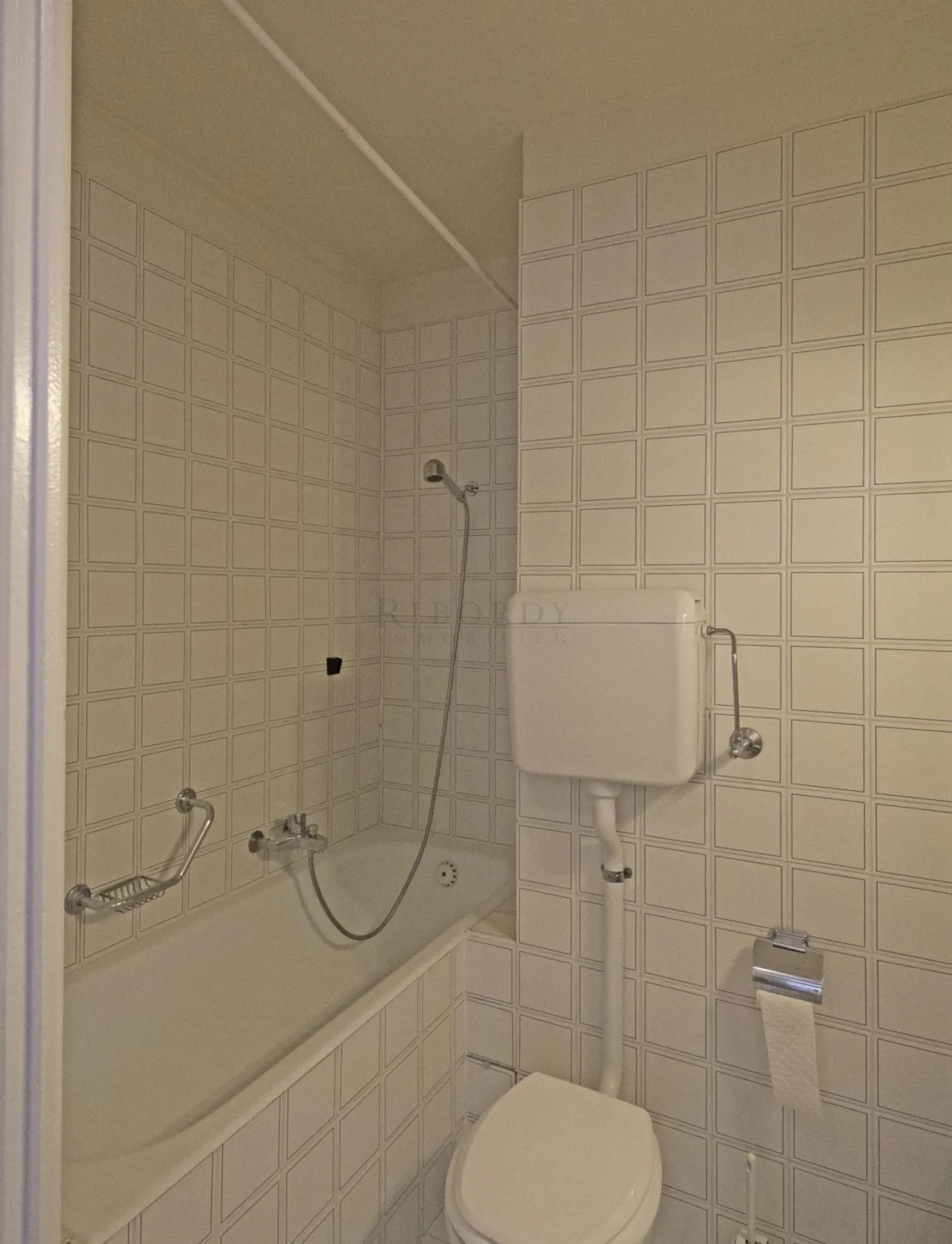 Bel appartement de 2 pièces au dernier étage avec balcon... - Photo 8 sur 9