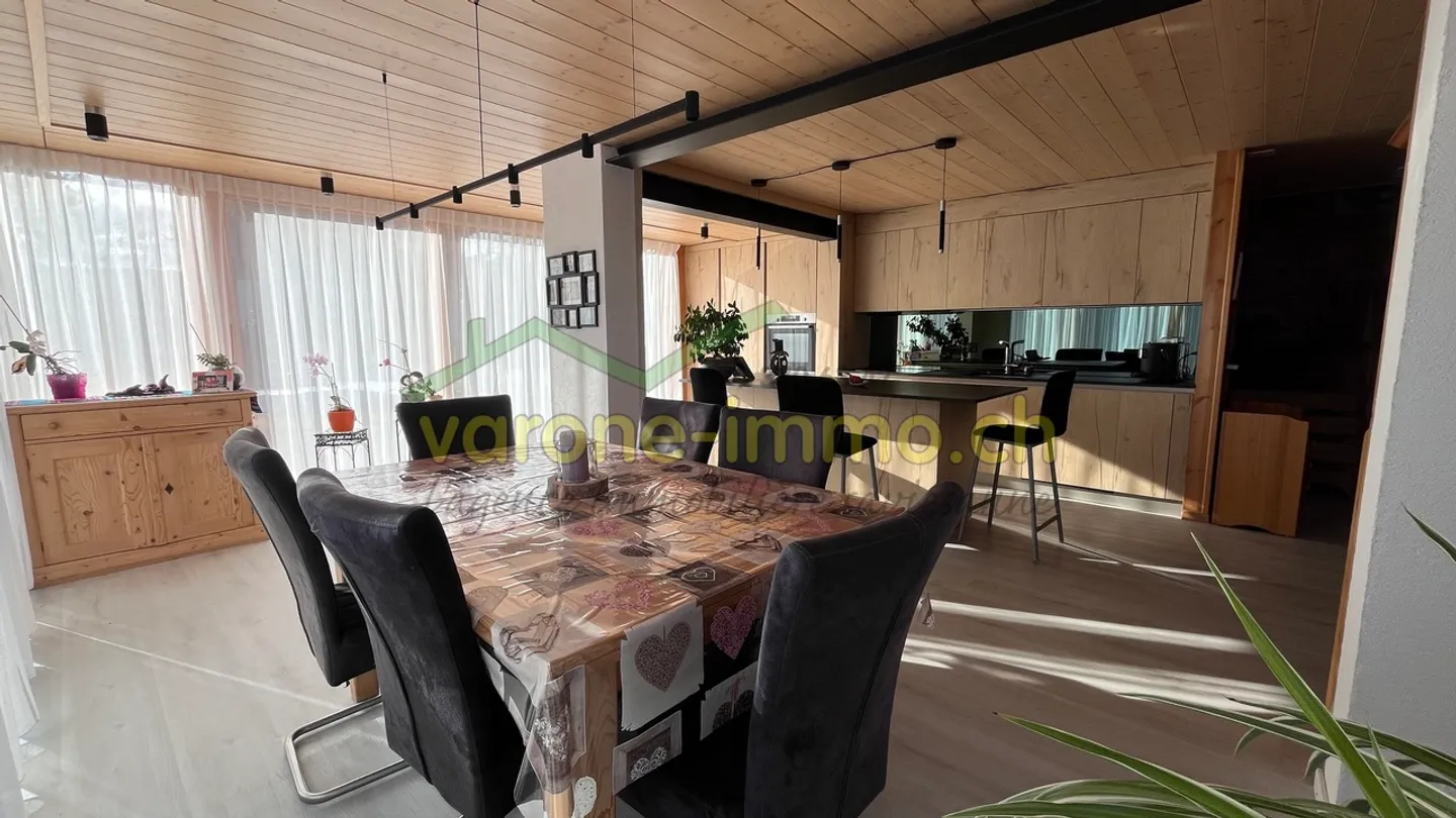 Geräumiges renoviertes und erweitertes Chalet mit 4,5 Zimmern - Foto 7 von 17