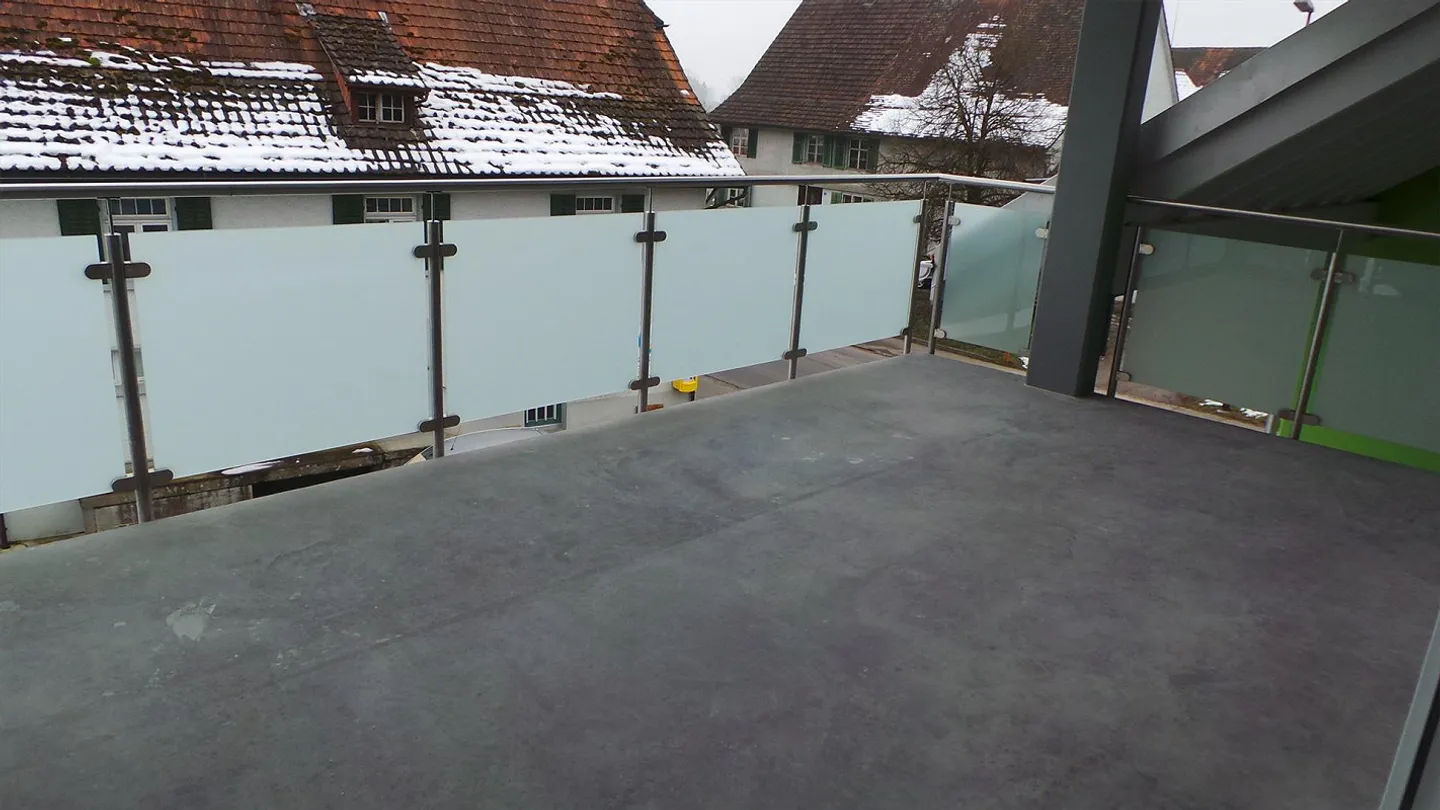Bellissimo e spazioso appartamento attico di 4,5 stanze in affitto - Foto 11 di 14
