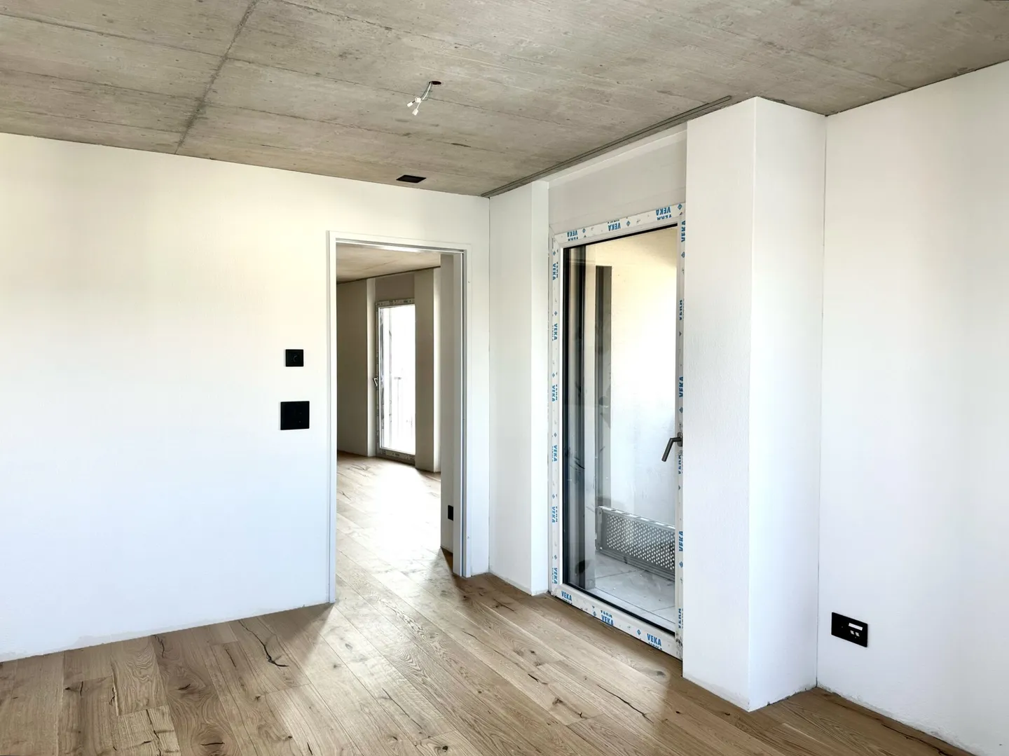 Light-flooded 2.5-room new apartment in Zurich-Altstetten - Photo 4 of 10