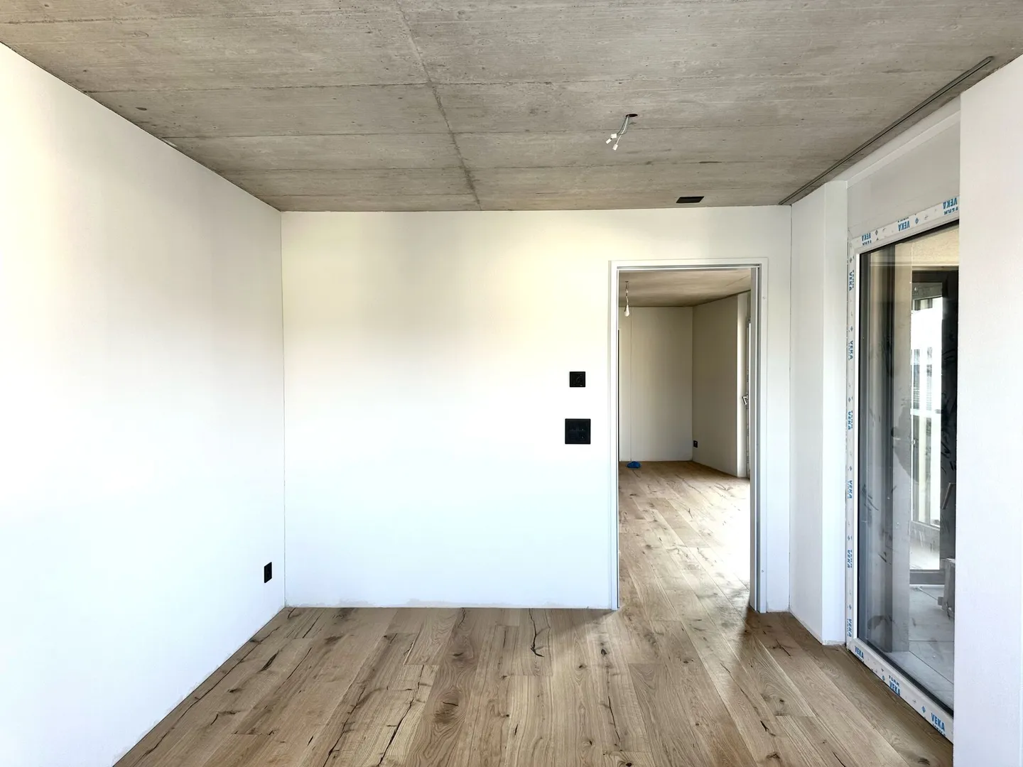 Light-flooded 2.5-room new apartment in Zurich-Altstetten - Photo 5 of 10