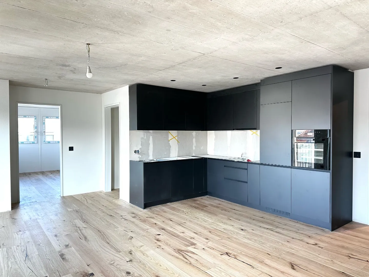 Light-flooded 2.5-room new apartment in Zurich-Altstetten - Photo 1 of 10