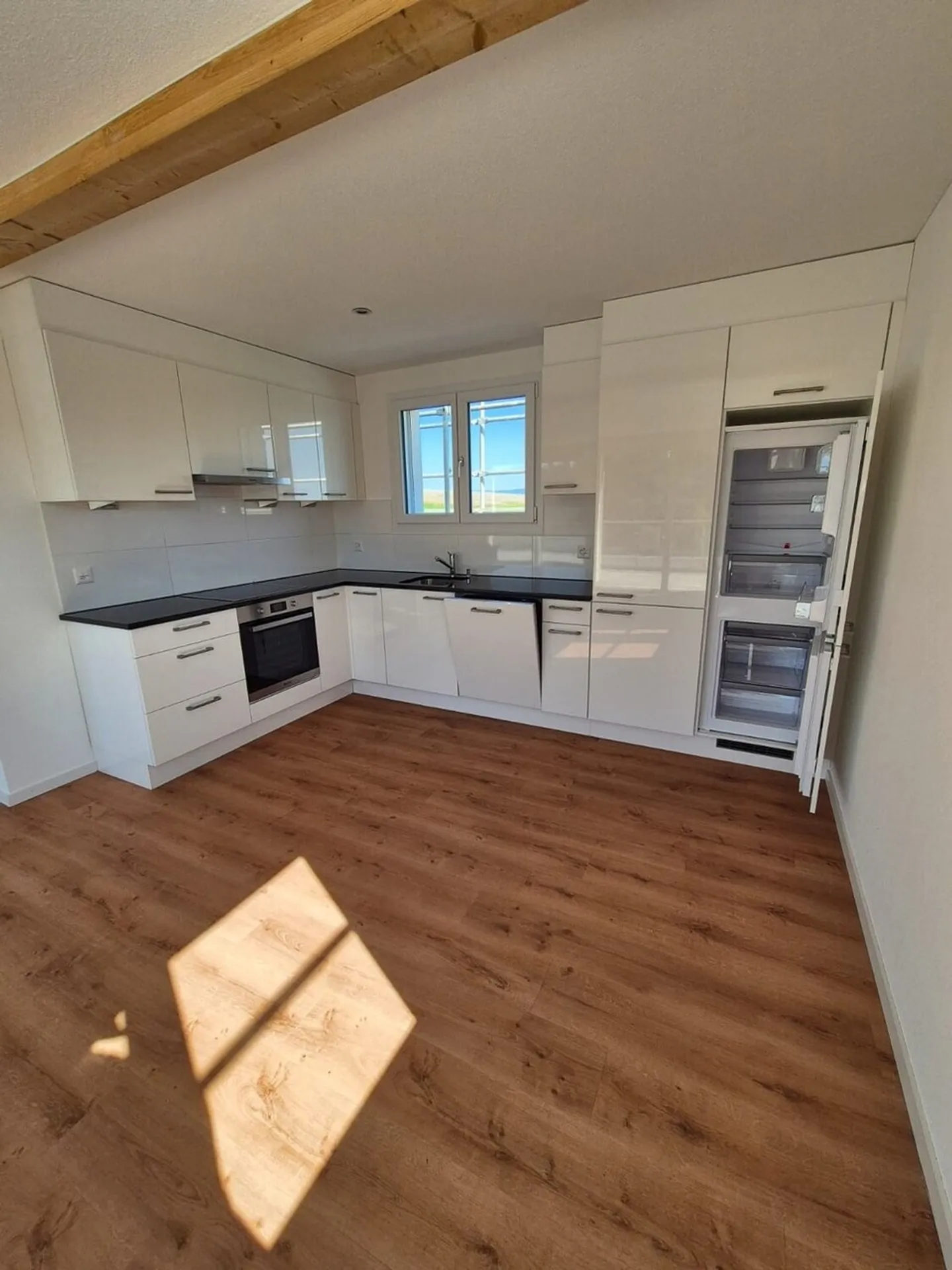 Sonnige Attikawohnung mit Weitsicht  2.5 Zimmer in Moosseedorf - Foto 2 von 13