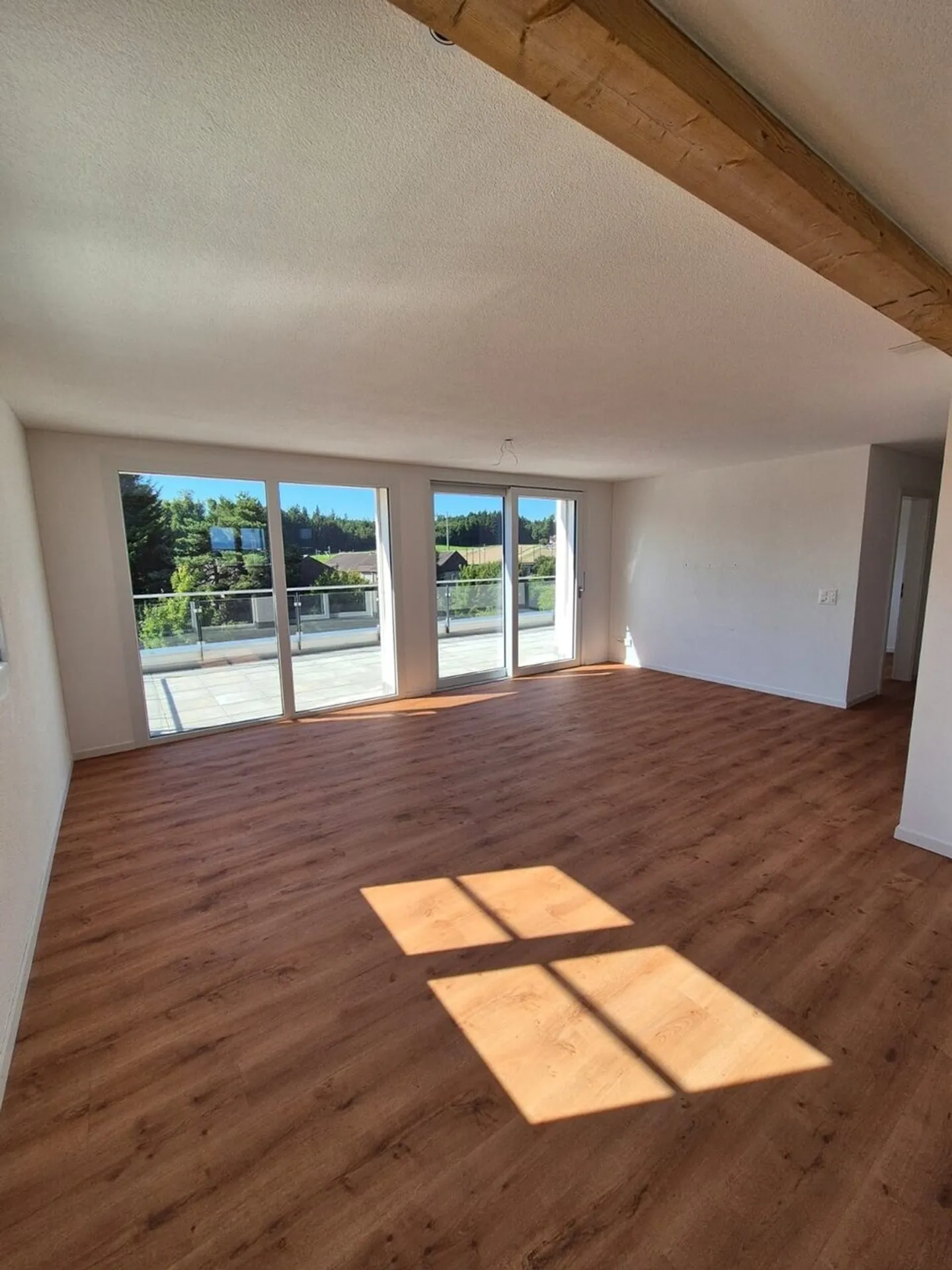 Sonnige Attikawohnung mit Weitsicht  2.5 Zimmer in Moosseedorf - Foto 3 von 13