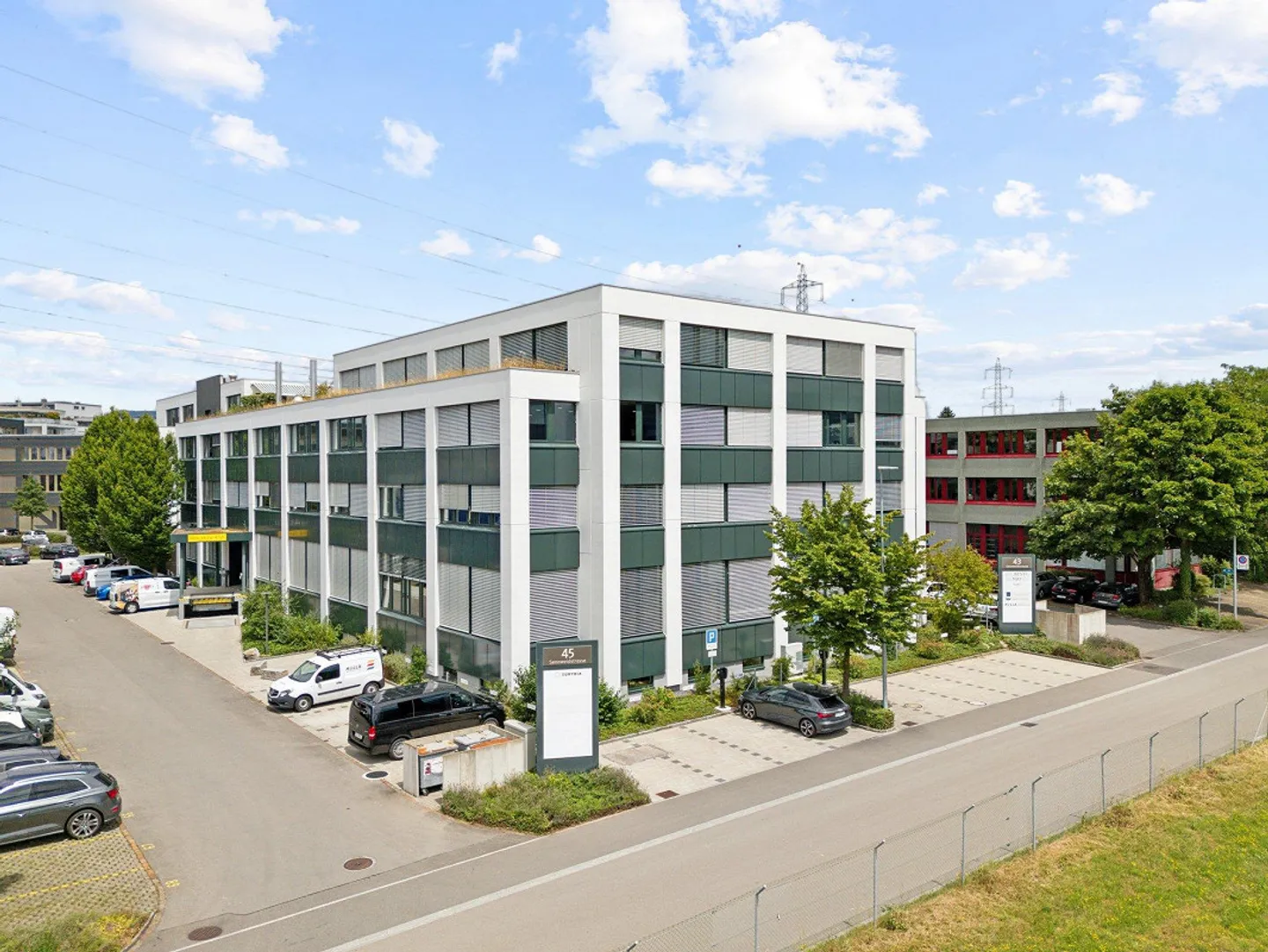 Sennweidstrasse 43/45 Steinhausen - Uffici ideali luminosi per giovani e ... - Foto 1 di 8