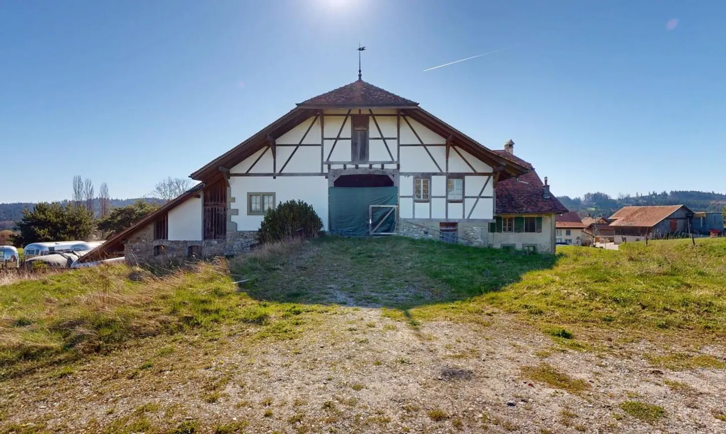 Ferme historique à fort potentiel - Photo 3 sur 11