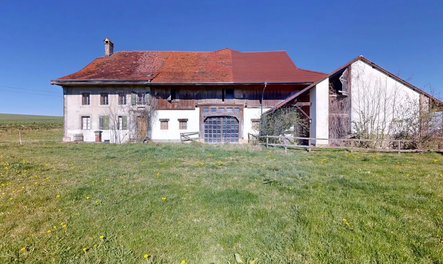 Ferme historique à fort potentiel - Photo 2 sur 11