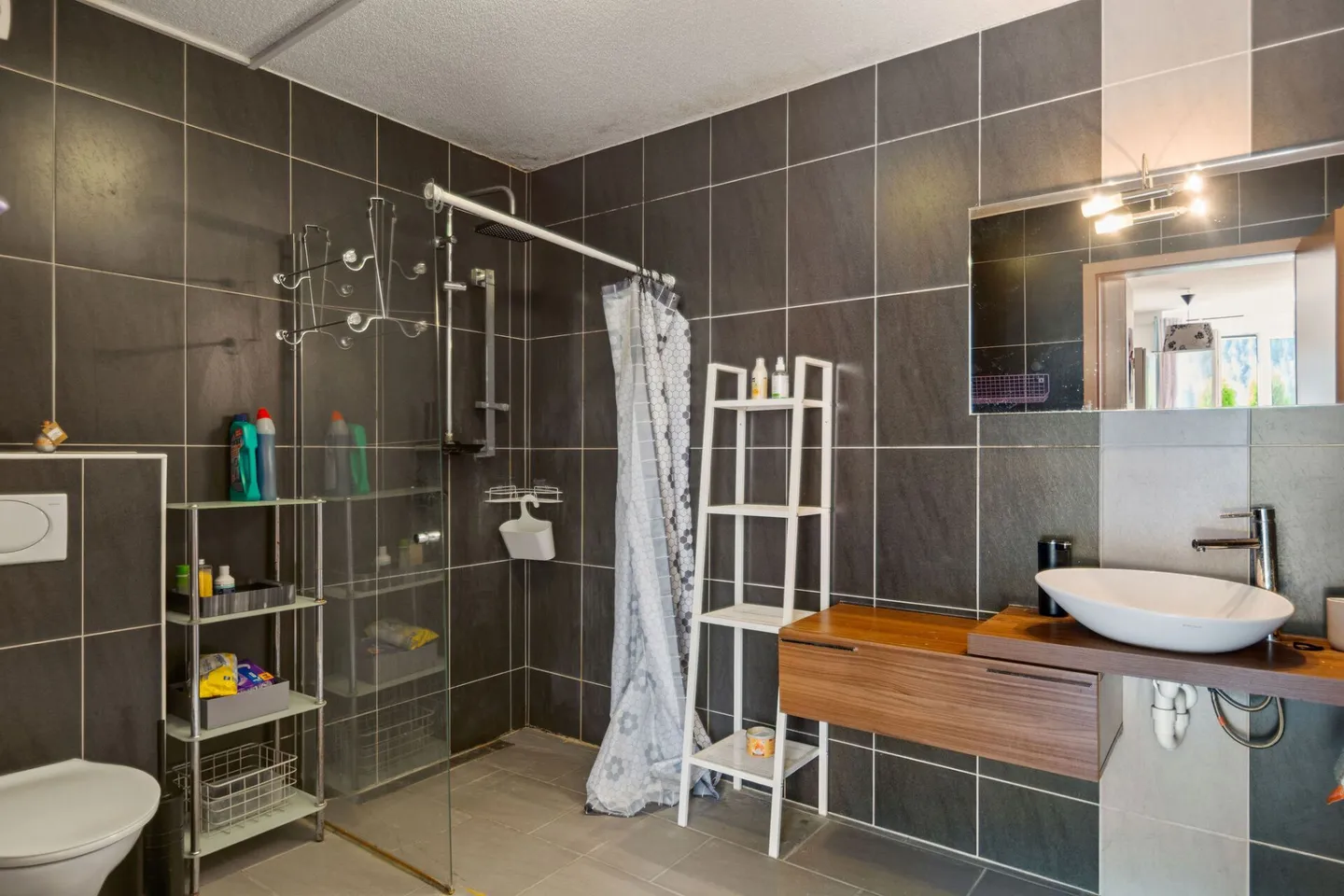 Charmante Villa mit Garten - Foto 9 von 12