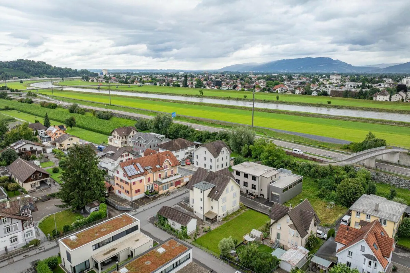 Three-family house - Photo 9 of 10