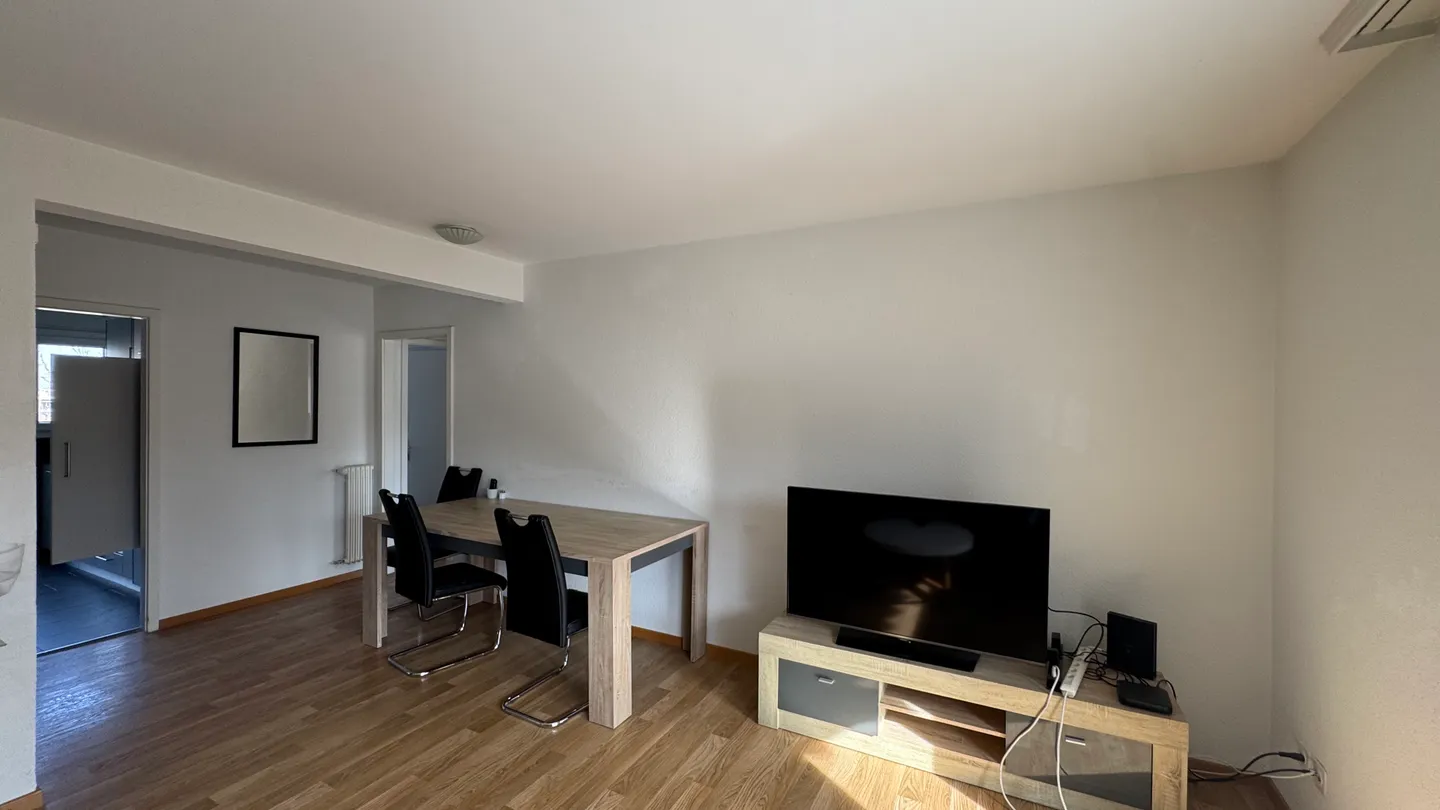 Charming Apartment Near Forest - Photo 3 of 5