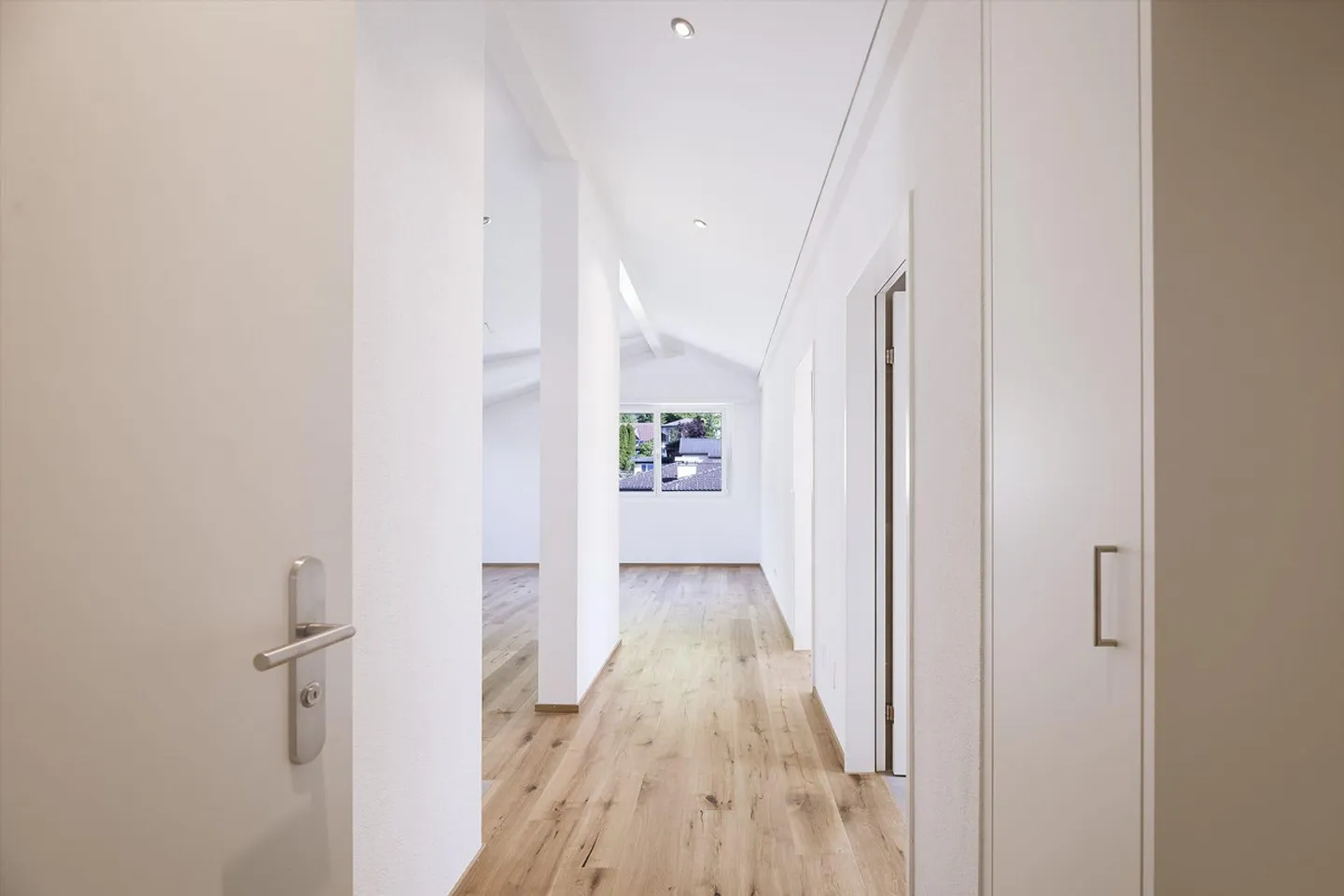 Moderno appartamento di 3,5 stanze con balcone - Foto 4 di 12