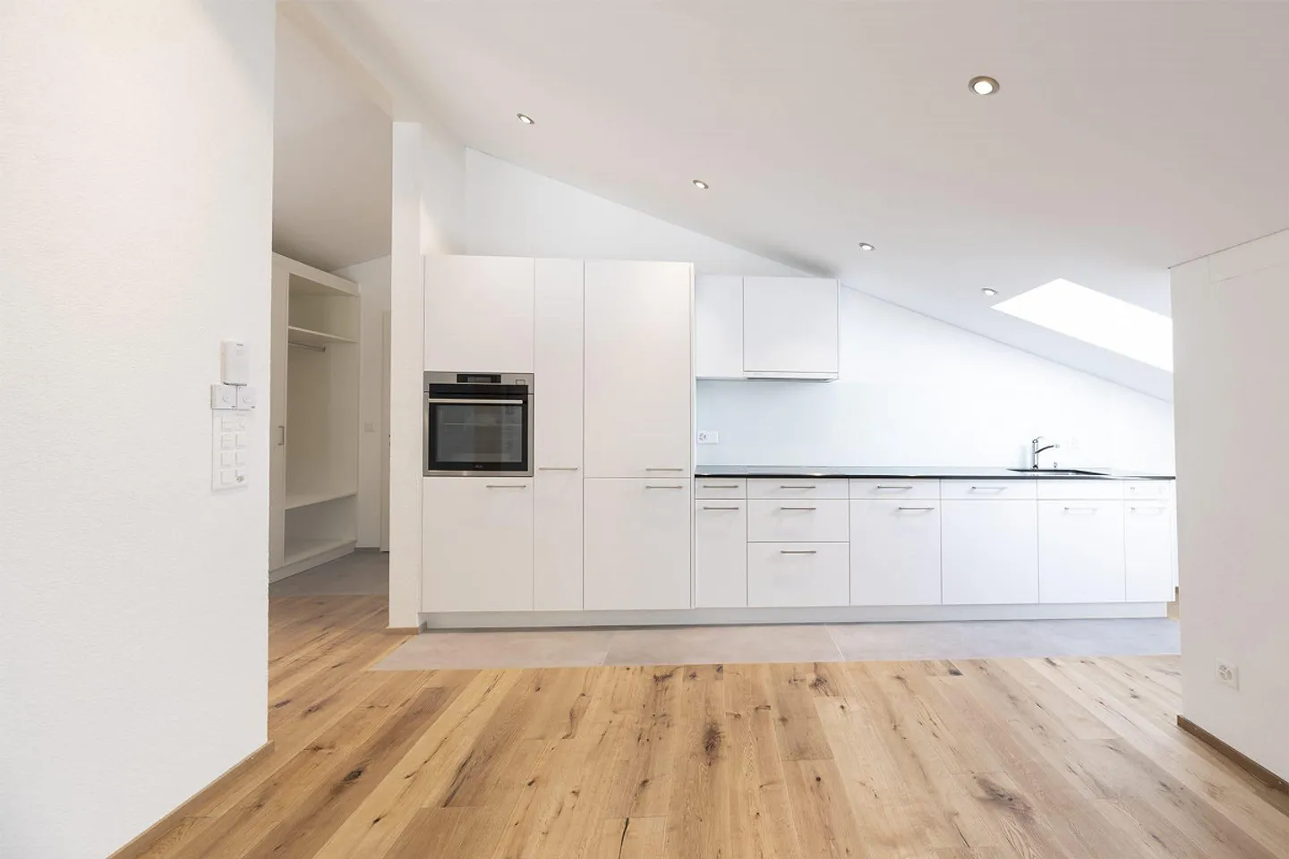 Moderno appartamento di 3,5 stanze con balcone - Foto 6 di 12