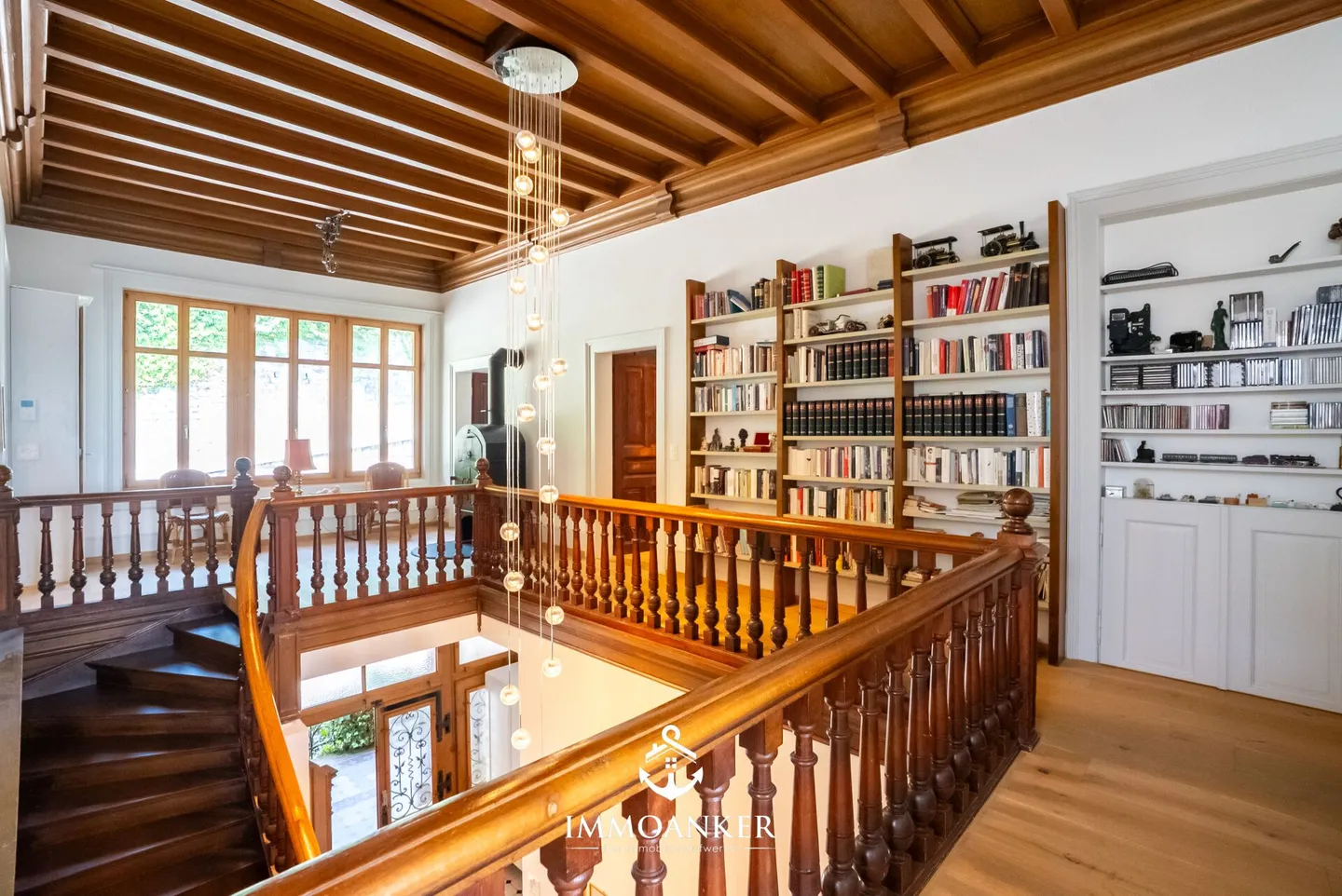 Directly on Lake Thun - Living, Working, and Relaxing in an Absolutely Premium Location - Photo 3 of 13