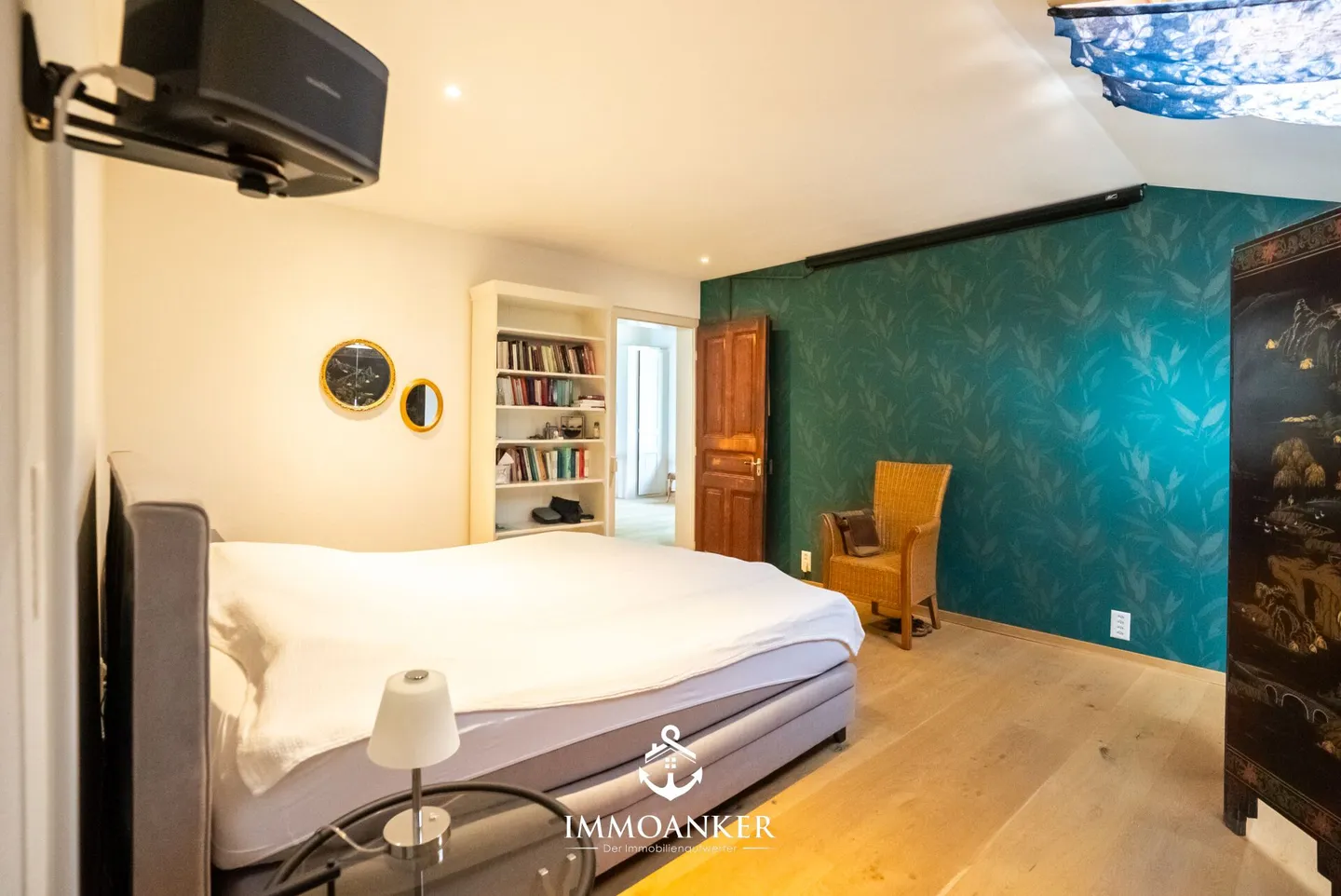 Directly on Lake Thun - Living, Working, and Relaxing in an Absolutely Premium Location - Photo 7 of 13