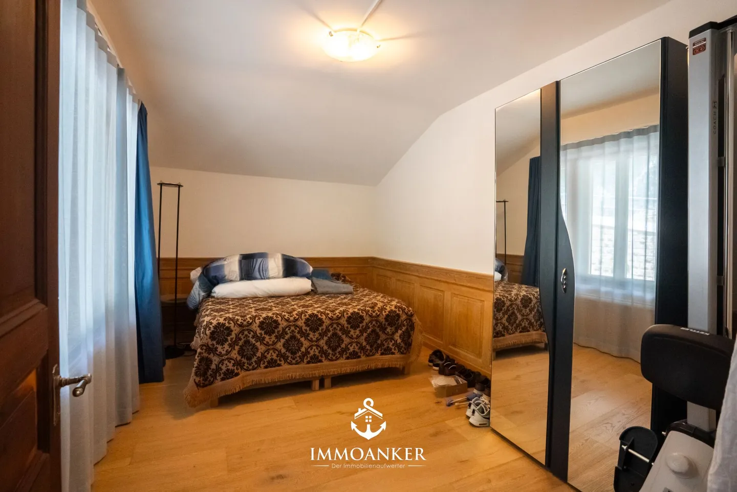 Directly on Lake Thun - Living, Working, and Relaxing in an Absolutely Premium Location - Photo 9 of 13