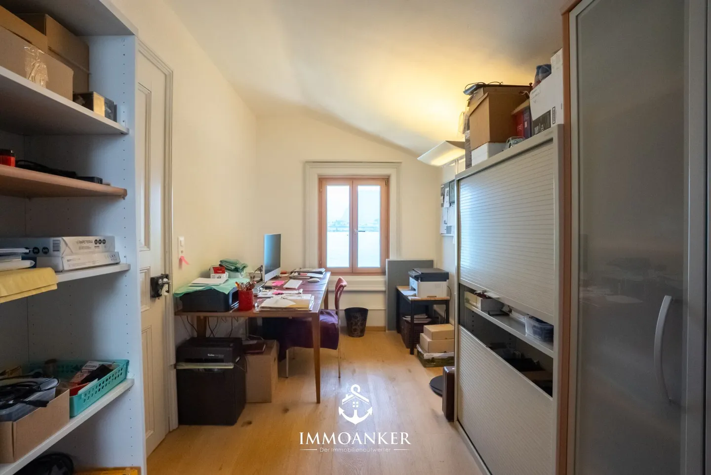 Directly on Lake Thun - Living, Working, and Relaxing in an Absolutely Premium Location - Photo 10 of 13