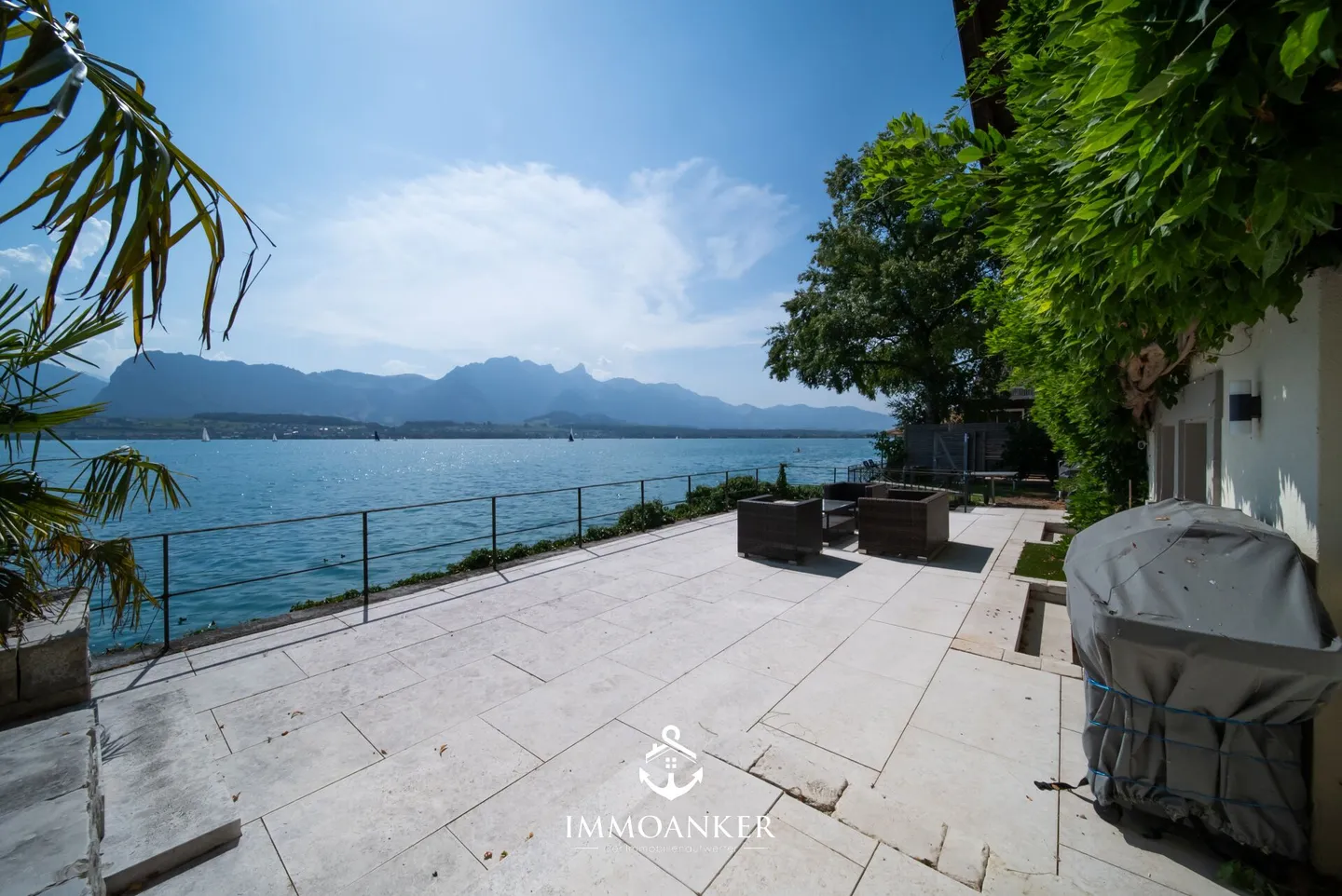 Directly on Lake Thun - Living, Working, and Relaxing in an Absolutely Premium Location - Photo 12 of 13