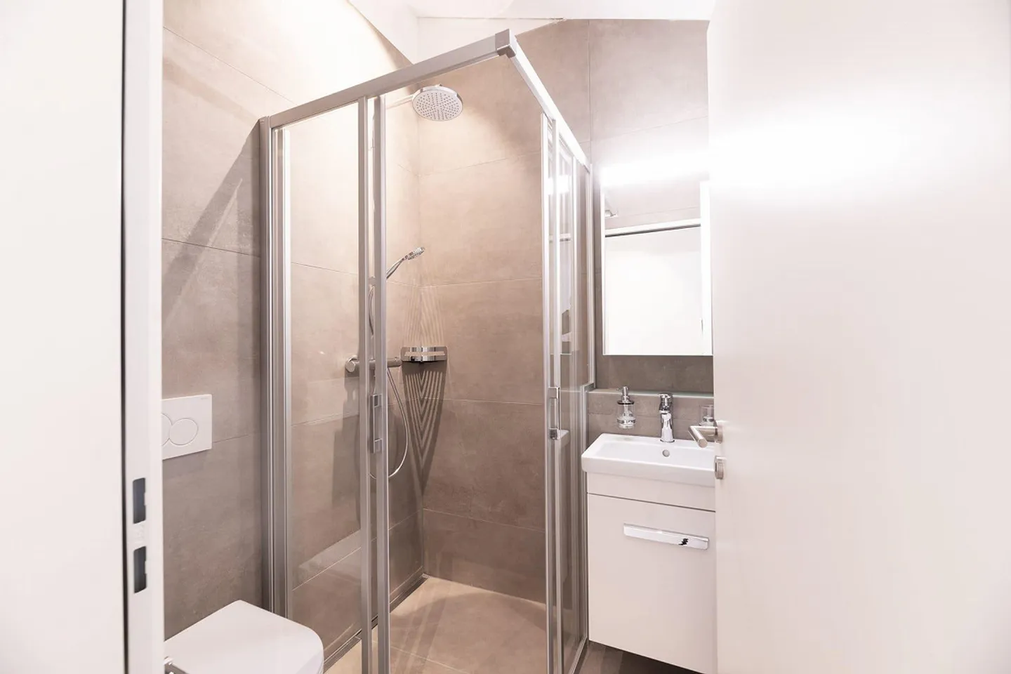 Moderno appartamento di 3,5 stanze con balcone - Foto 11 di 12