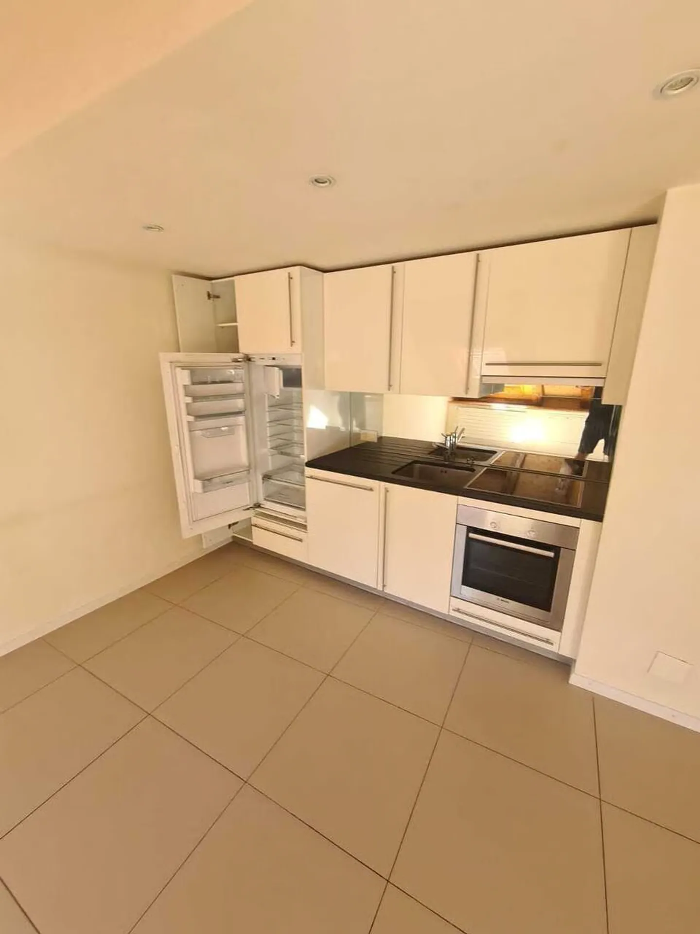 Appartement mansardé de 2,5 pièces - Photo 3 sur 6