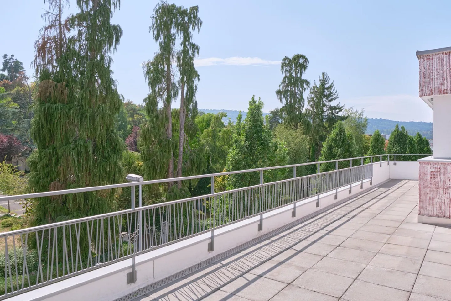 Modern apartment with spacious roof terrace - Photo 1 of 11