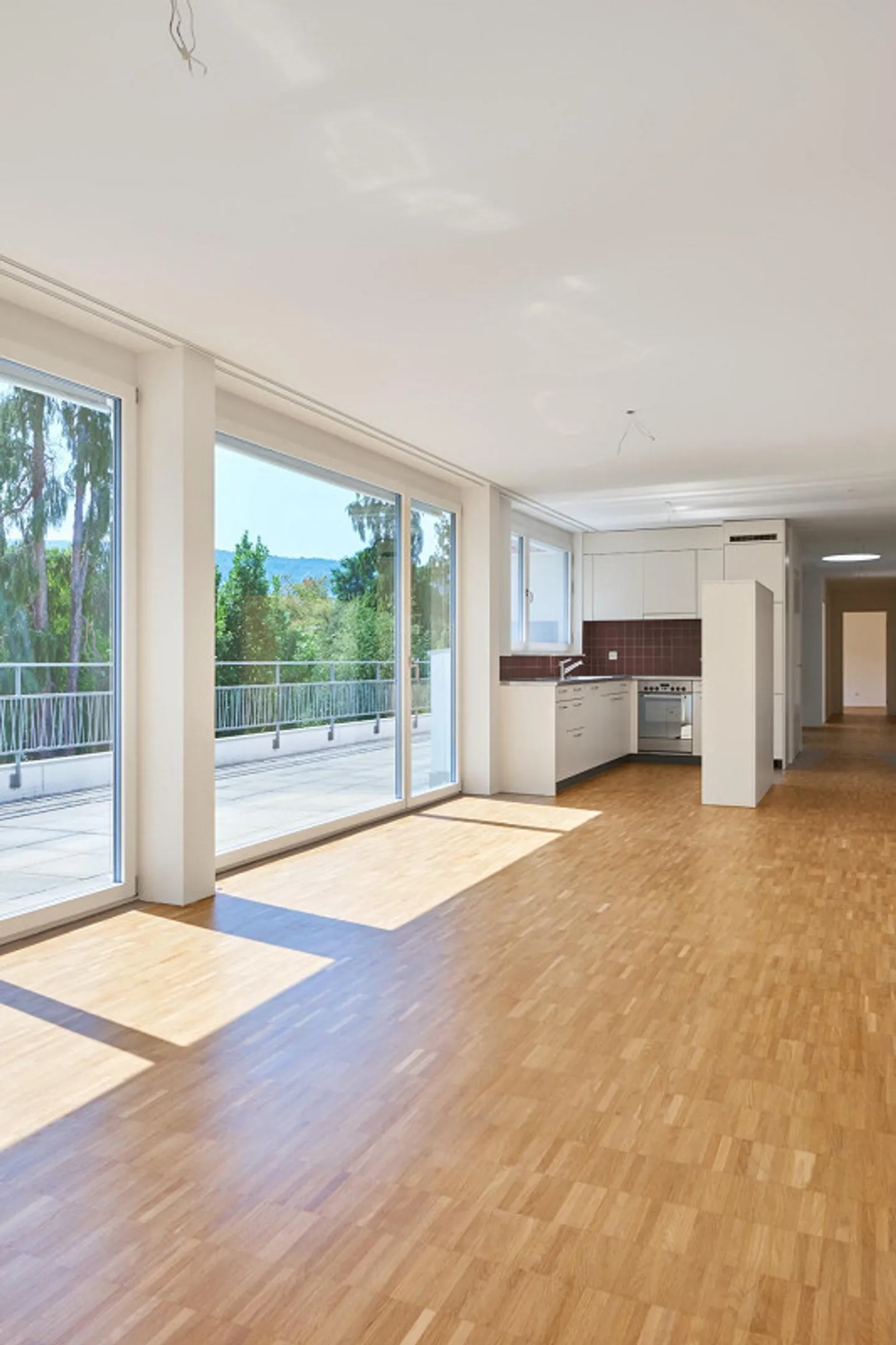 Modern apartment with spacious roof terrace - Photo 3 of 11