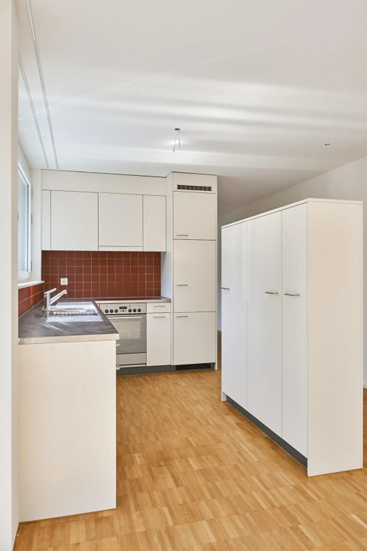 Modern apartment with spacious roof terrace - Photo 4 of 11