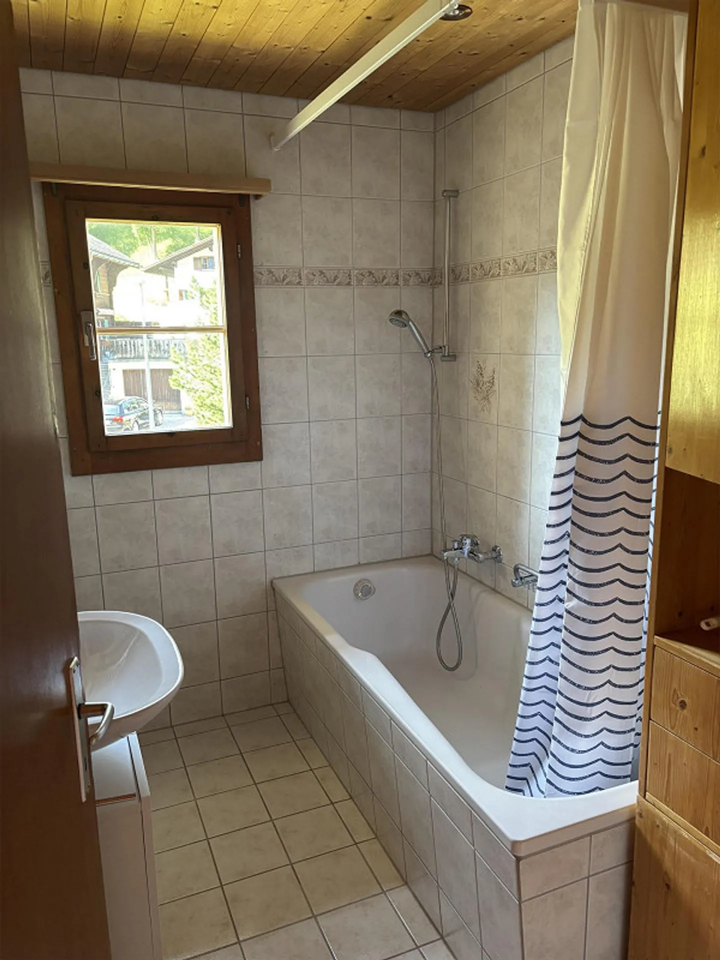 Grand appartement de 4.5 pièces avec grand balcon couvert - Photo 15 sur 16