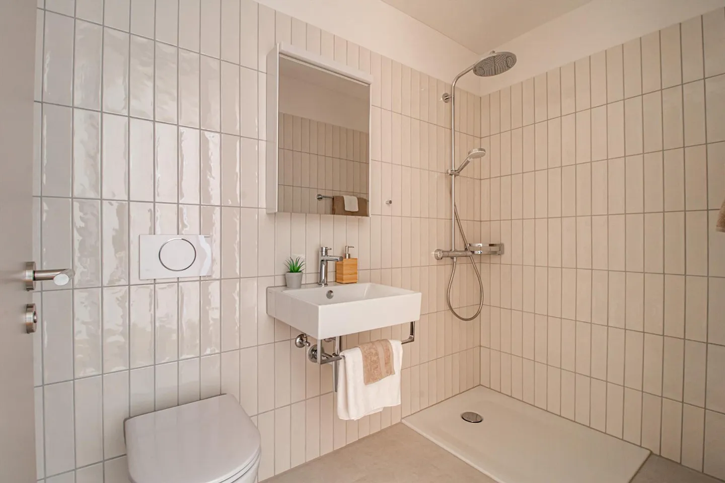 Grosse, helle und moderne Wohnung mit Aussicht über Reiden - Foto 2 von 8