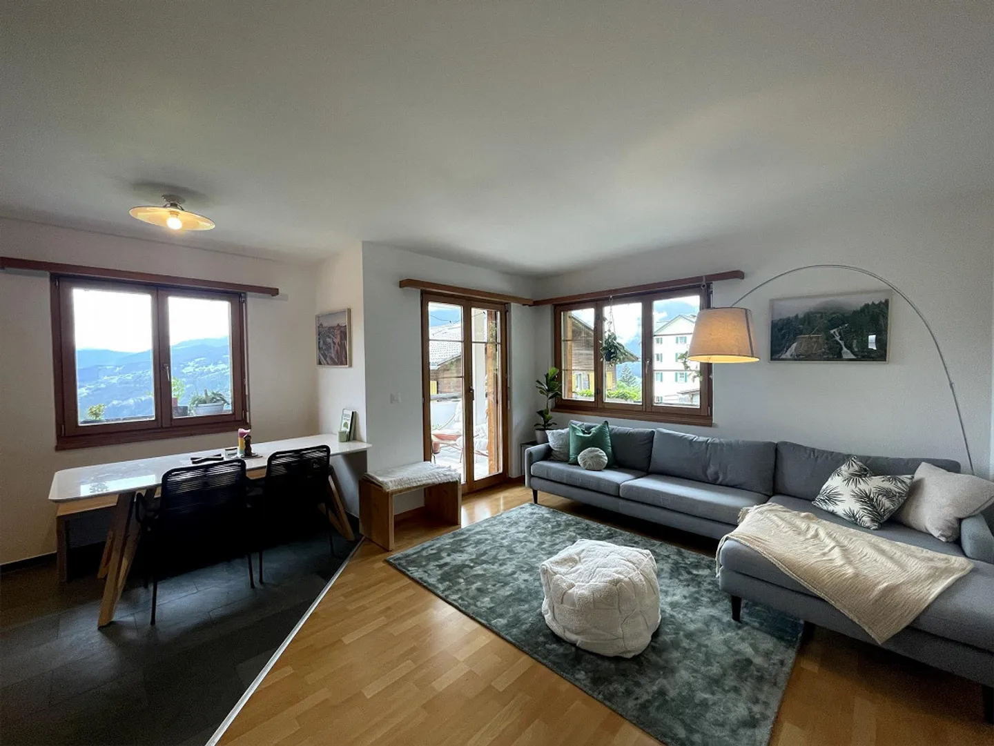 Charming and sunny 4.5-room apartment with garage and two balconies - Photo 1 of 12