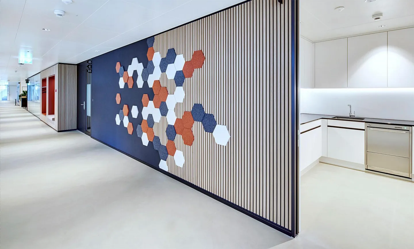 Ufficio per team moderno attrezzato per 3 persone pronto all'uso - Presso kuia-office sei flessibile - Foto 11 di 13